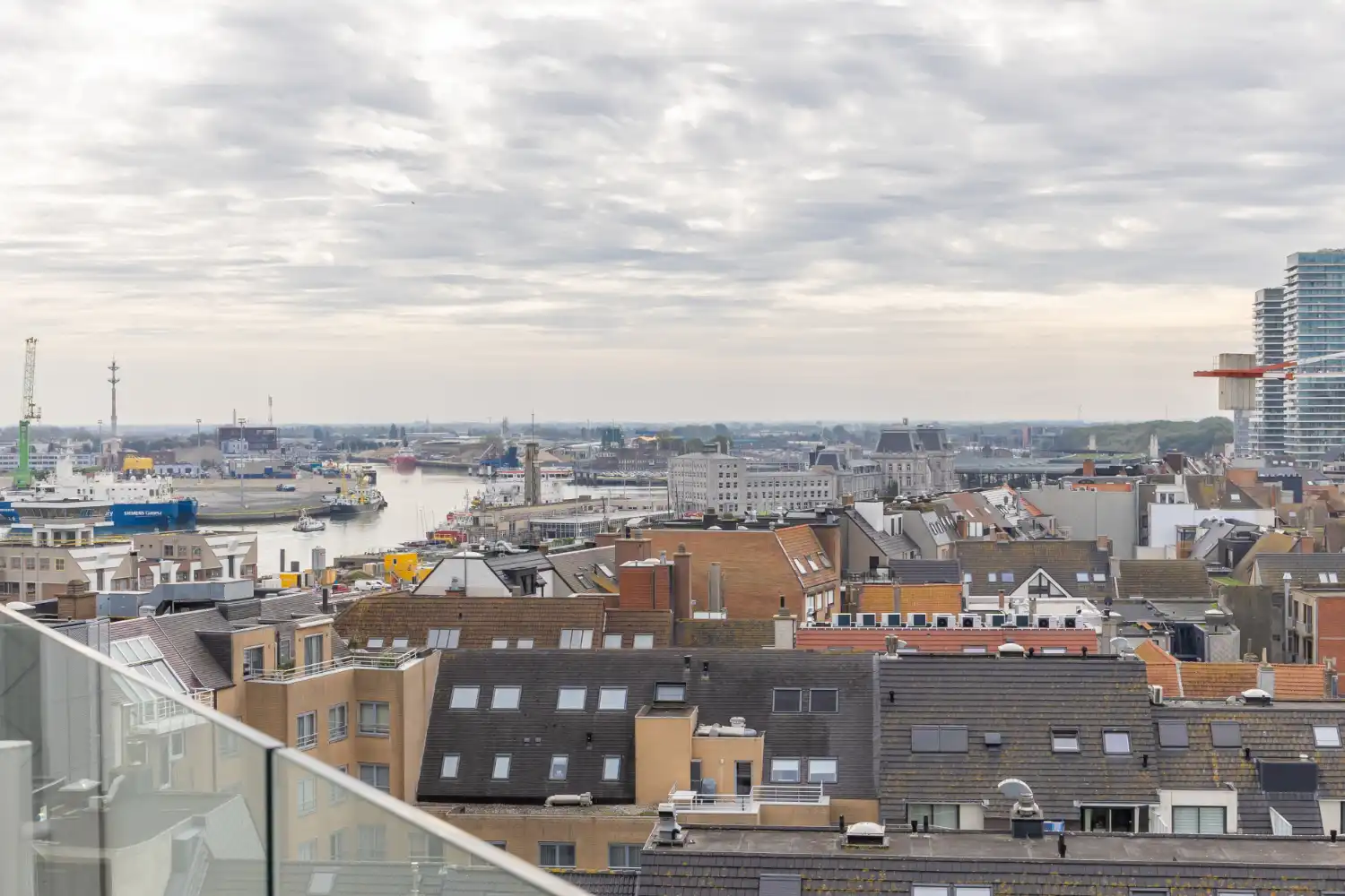 Gerenoveerd appartement met frontaal zeezicht foto 29