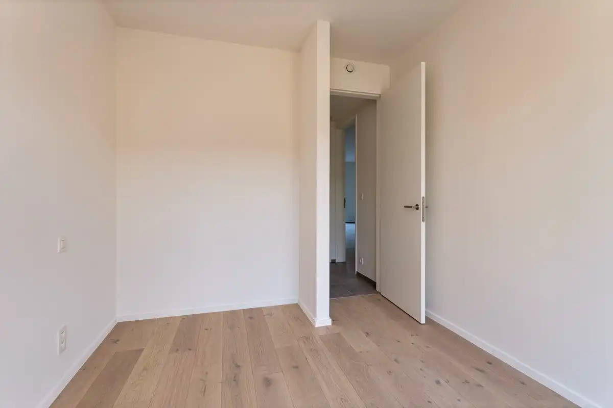 Instapklaar appartement met terras en parking foto 32