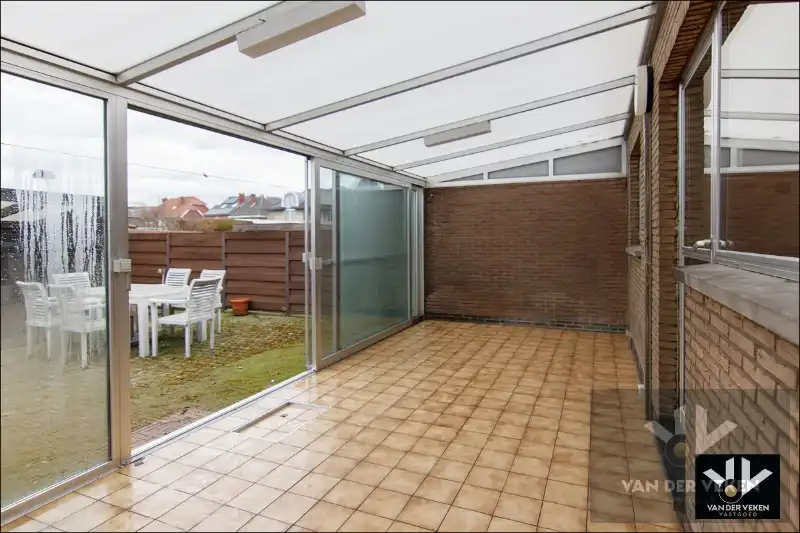 DEGELIJKE GEZINSWONING  MET GARAGE  IN DE SINT-CATHARINAWIJK foto 8