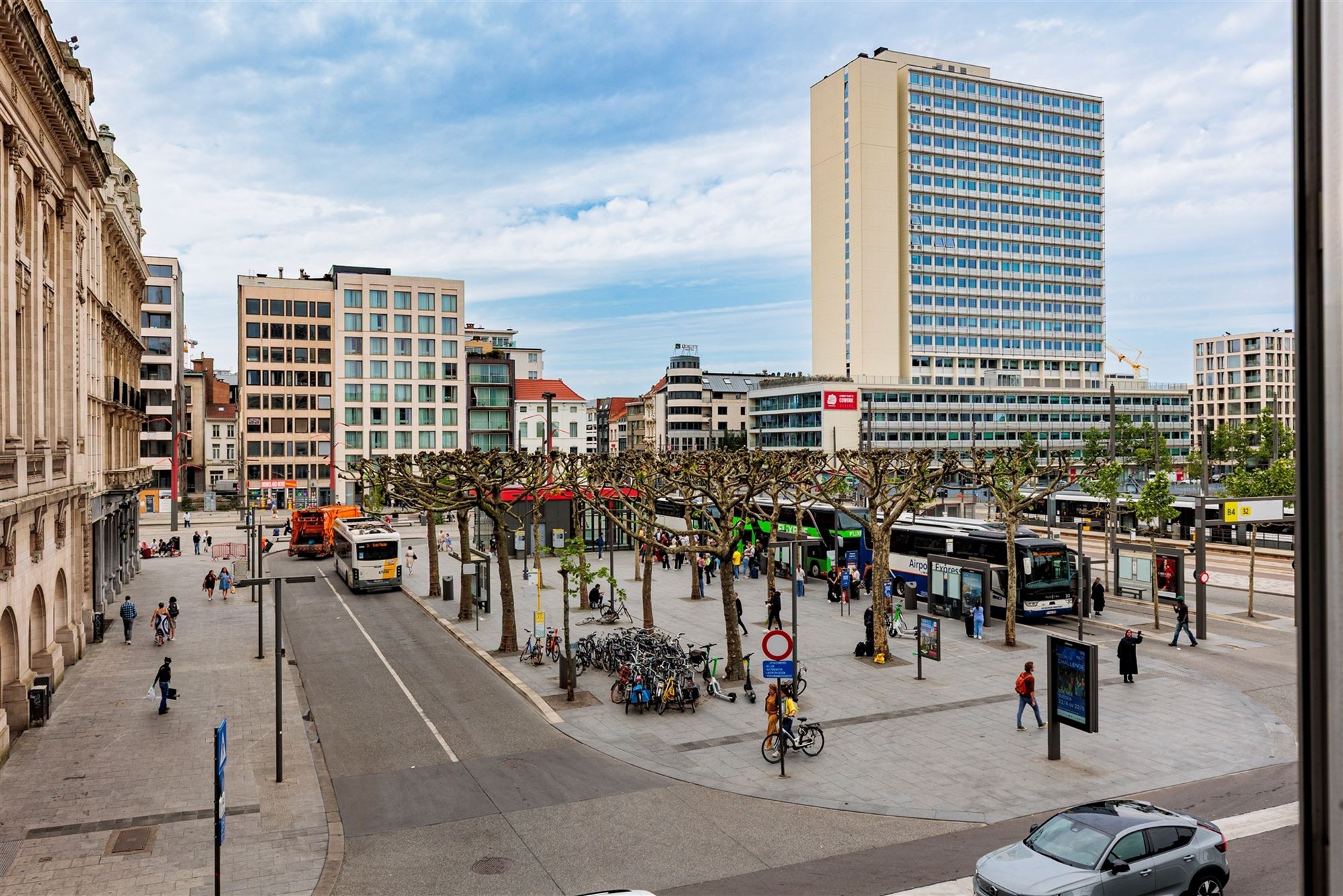 Zeer licht 3 slaapkamer appartement aan Rooseveltplaats en Opera foto 7