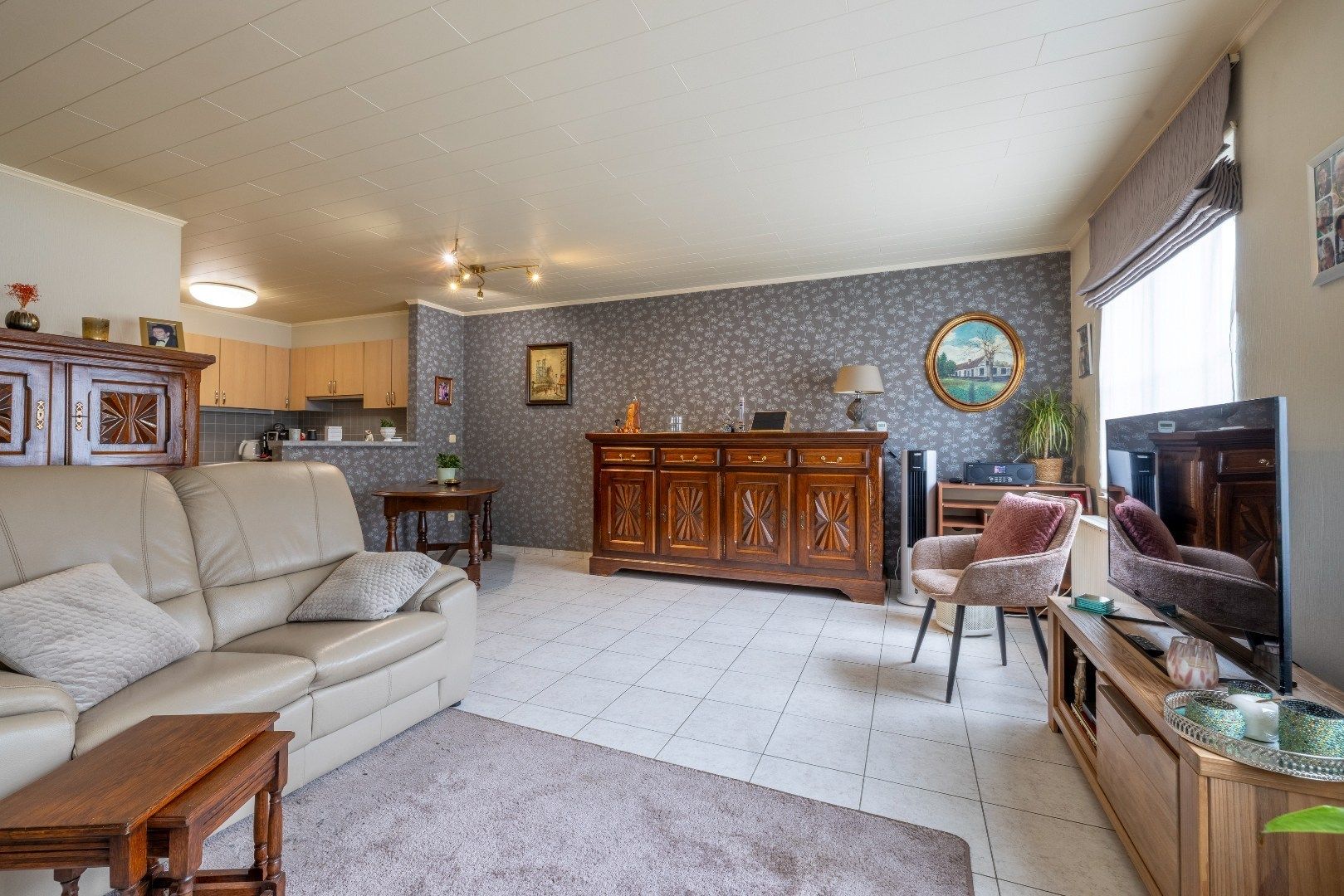 Ruim gelijkvloers 2 slk app met terras en garage foto 3