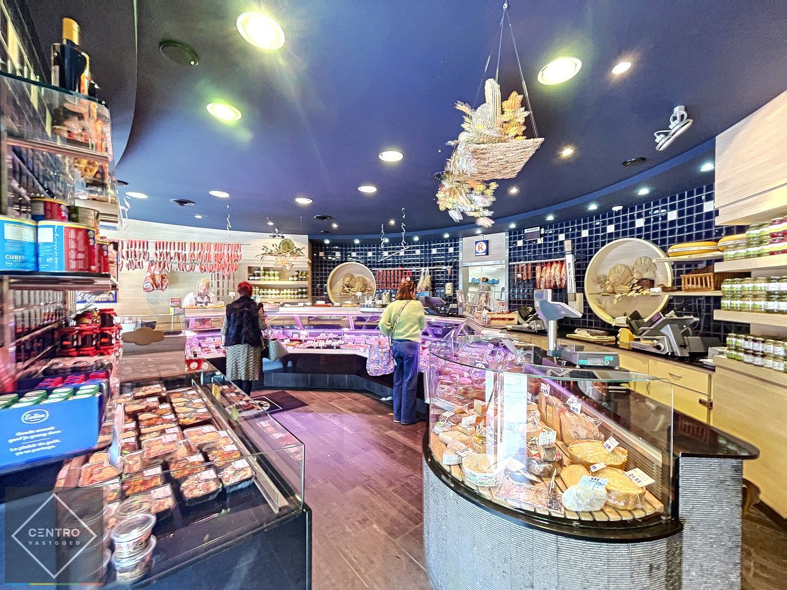 Goed draaiende SLAGERIJ (winkel met atelier: alle toebehoren) met ruime WOONST langs een drukke invalsweg van Brugge. Op een boogscheut van het historisch centrum) foto 2