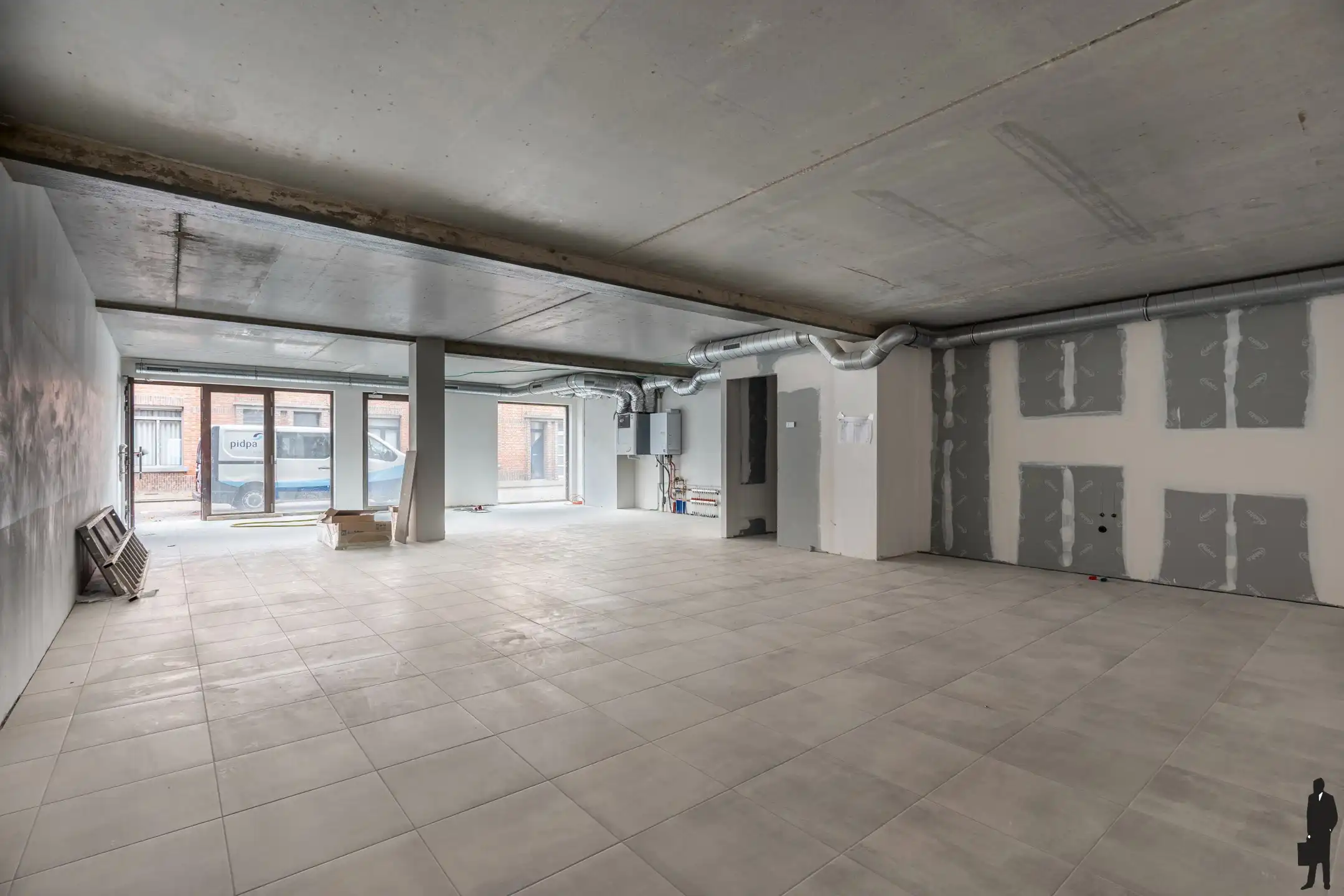 Instapklaar gelijkvloers handelspand in Turnhout foto 3