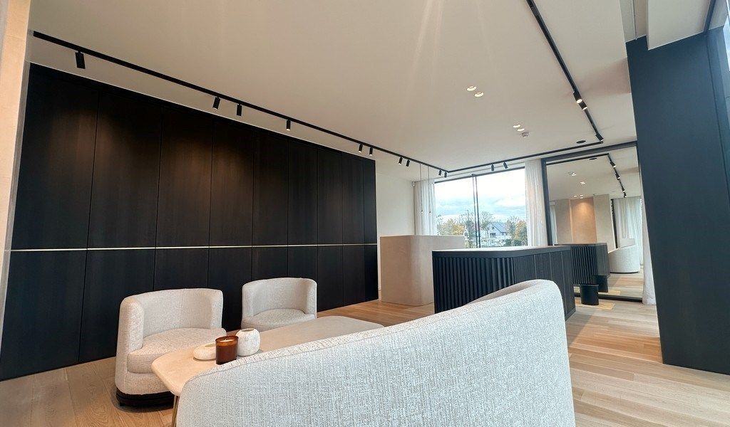 Stijlvol handelspand te huur langs Kortrijksesteenweg in Sint-Martens-Latem foto 7