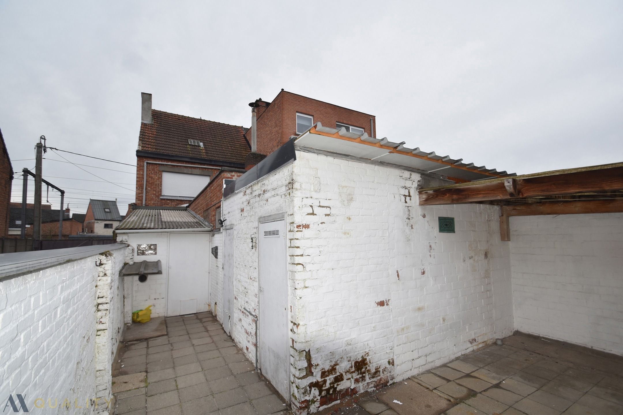 te renoveren Half-open woning met koer op 01 are 77 ca foto 20