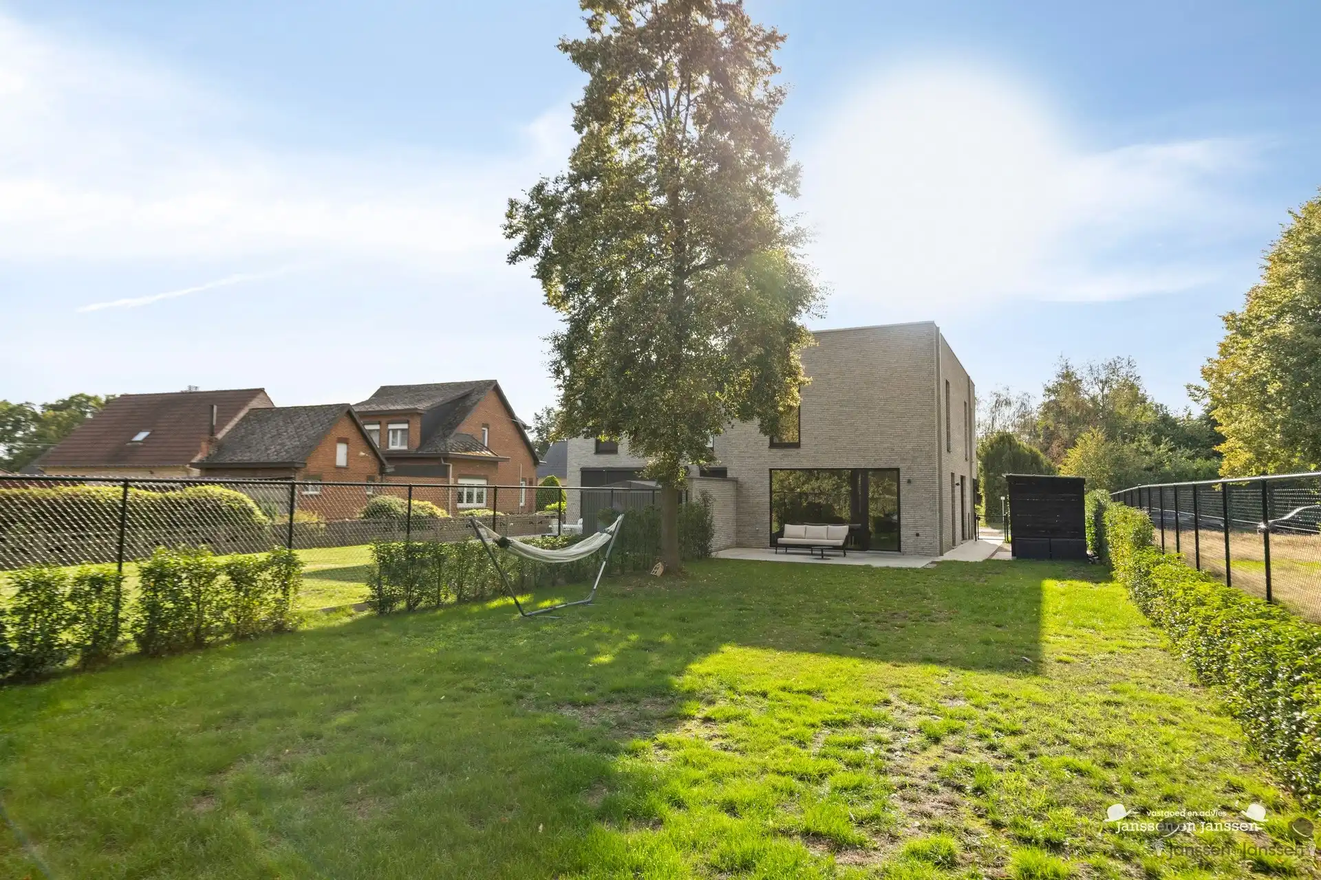 Moderne halfopen bebouwing uit 2024 met hoogwaardige afwerking foto 26