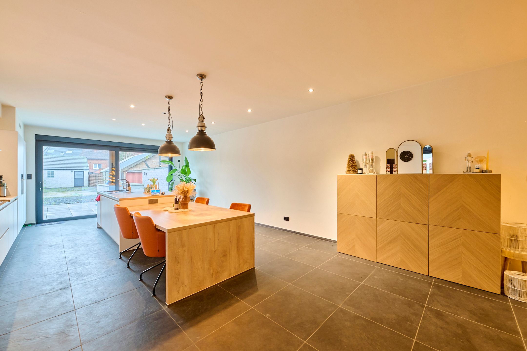 Verrassend ruime, energiezuinige woning foto 2