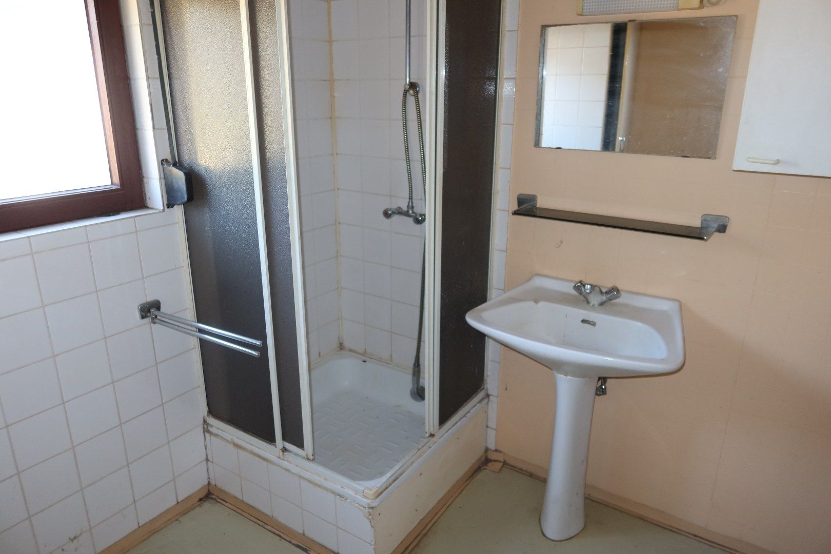 Te renoveren woning met 3 tot 4 slk en tuin foto 17