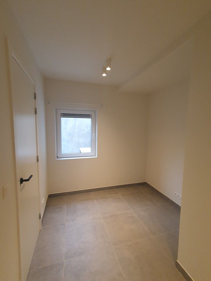 Instapklaar, duurzaam afgewerkt appartement te huur in Sint-Amandsberg foto 26