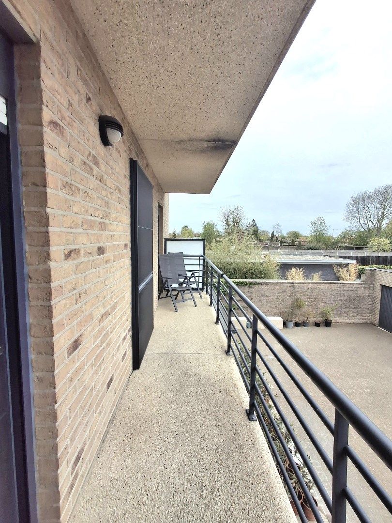 INSTAPKLAAR APPARTEMENT MET RUIME GARAGE IN HARTJE RUISELEDE foto 10