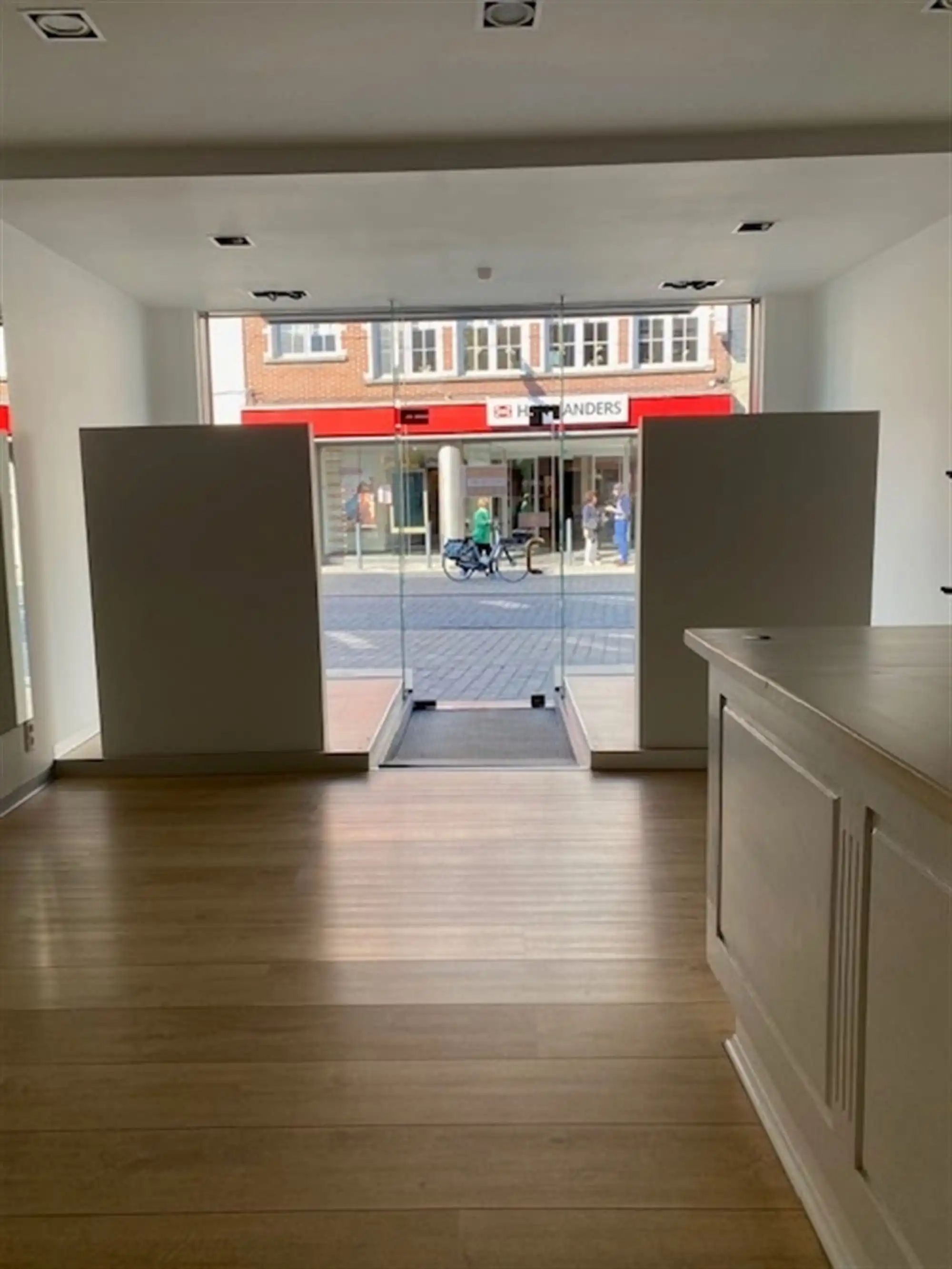 Karaktervol handelshuis met woonst foto 3