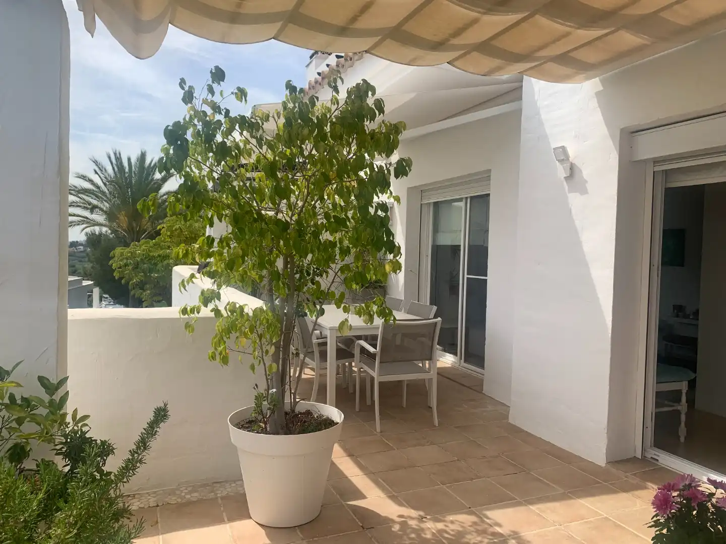 Gezellige duplex met zicht over de Nueva Andalucia vallei naar de Middellandse zee. foto 6