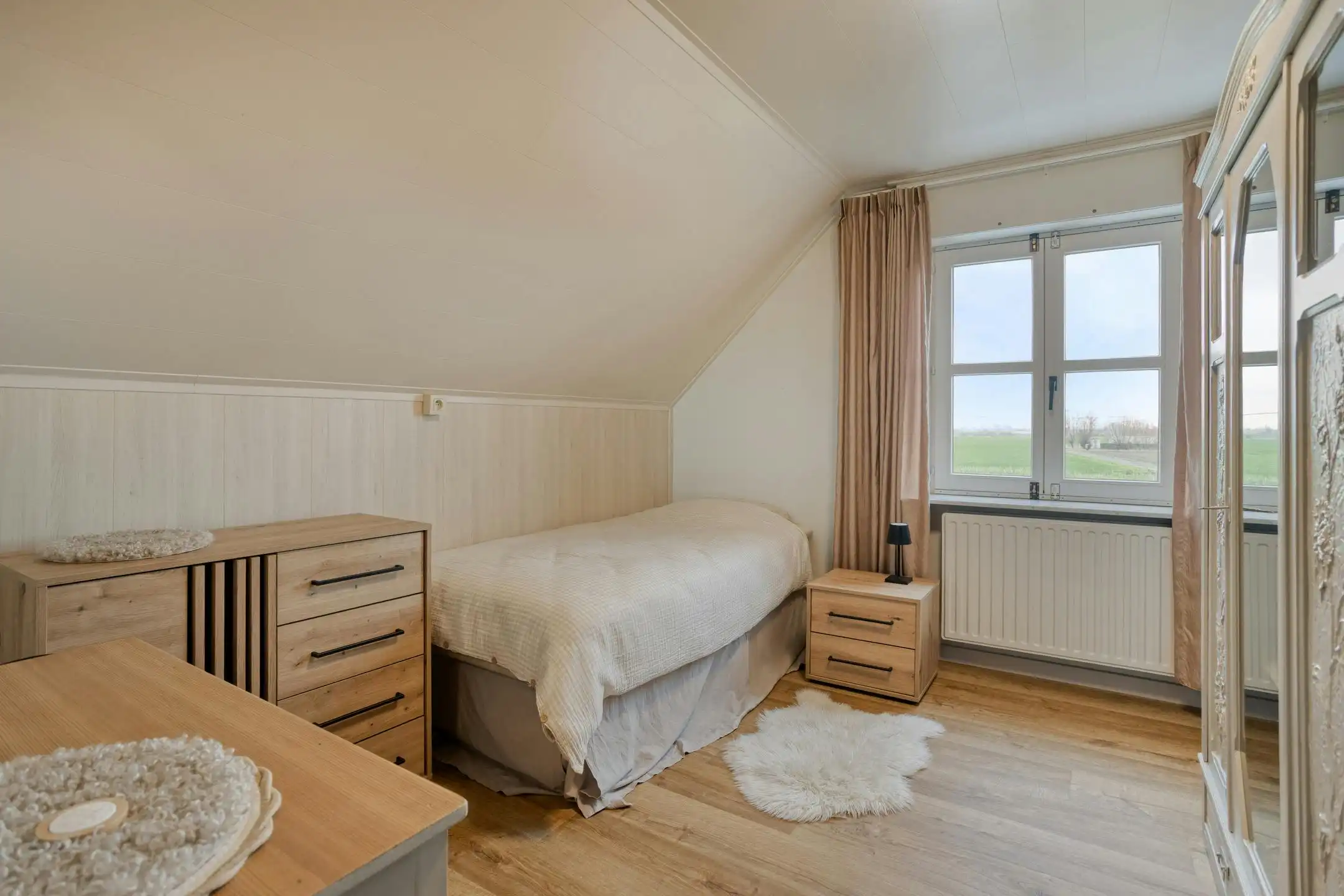 Landelijke woning met 4 slaapkamers op 2.772m² te Beauvoorde. foto 22