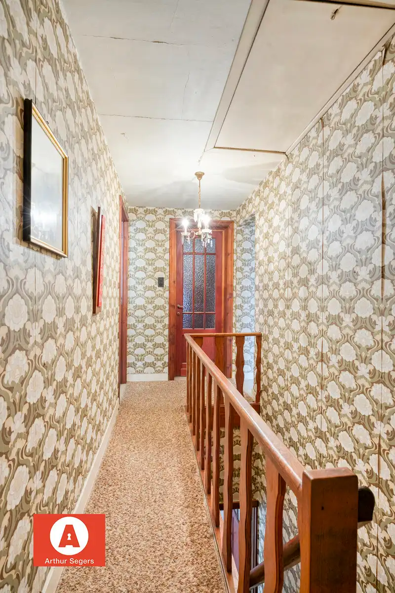 Ruime te renoveren woning met 4 slaapkamers foto 11