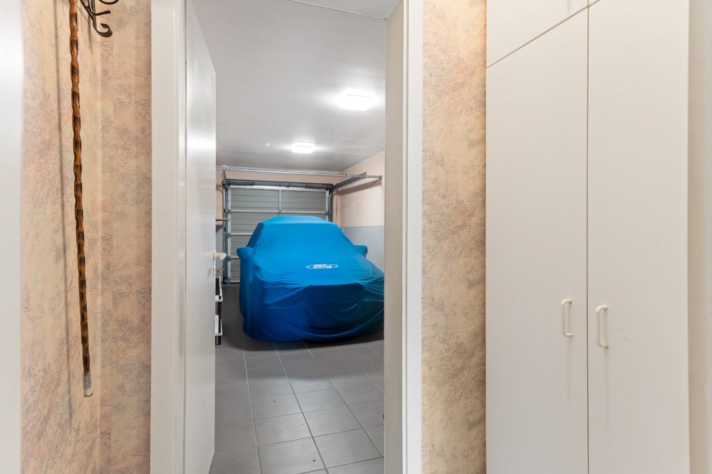 Keurig, ruim gelijkvloersapp. met 2 slpk., inpandige garage en tuin foto 17