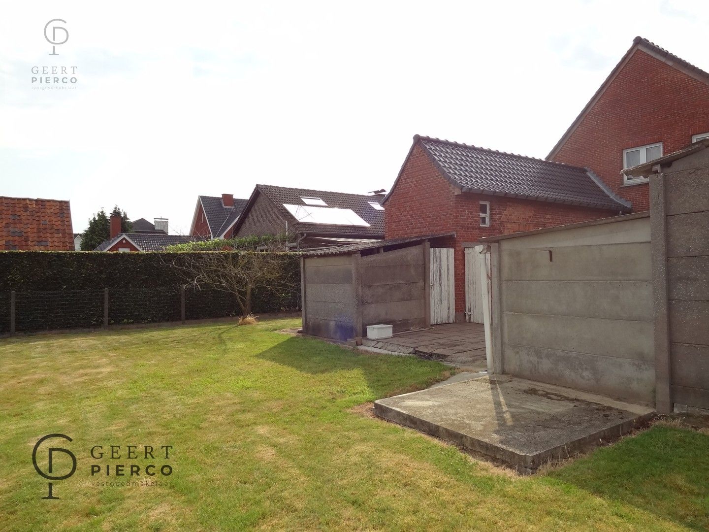 Centraal tussen Hasselt en Sint-Truiden, treffen we aan de Steenweg 56 te Alken deze te renoveren woning met drie slaapkamer, garage en tuin op een perceel van 8a03ca (breedte perceel circa 22m). foto 30
