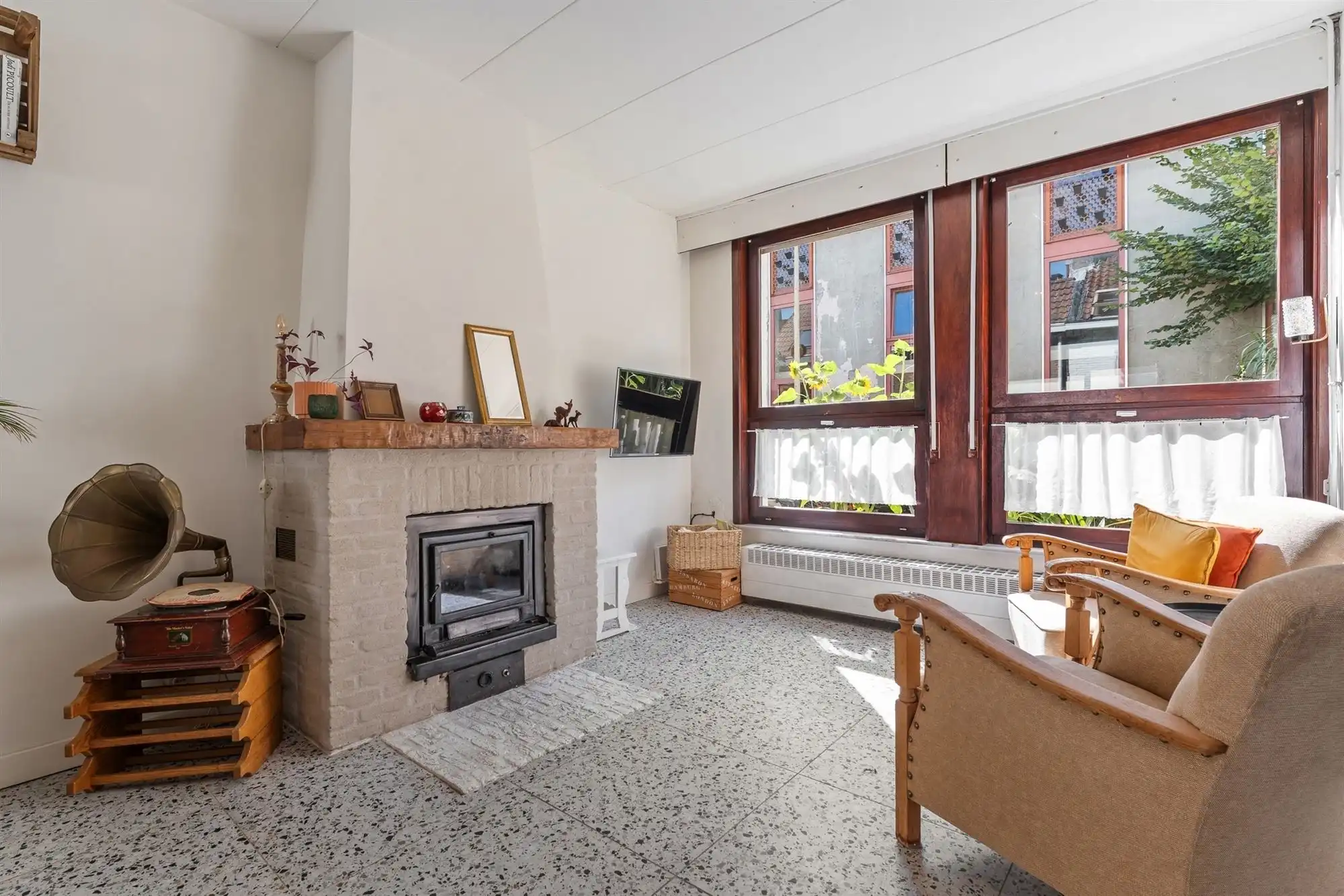 Steegwoning met naastliggend atelier/opslagplaats foto 9