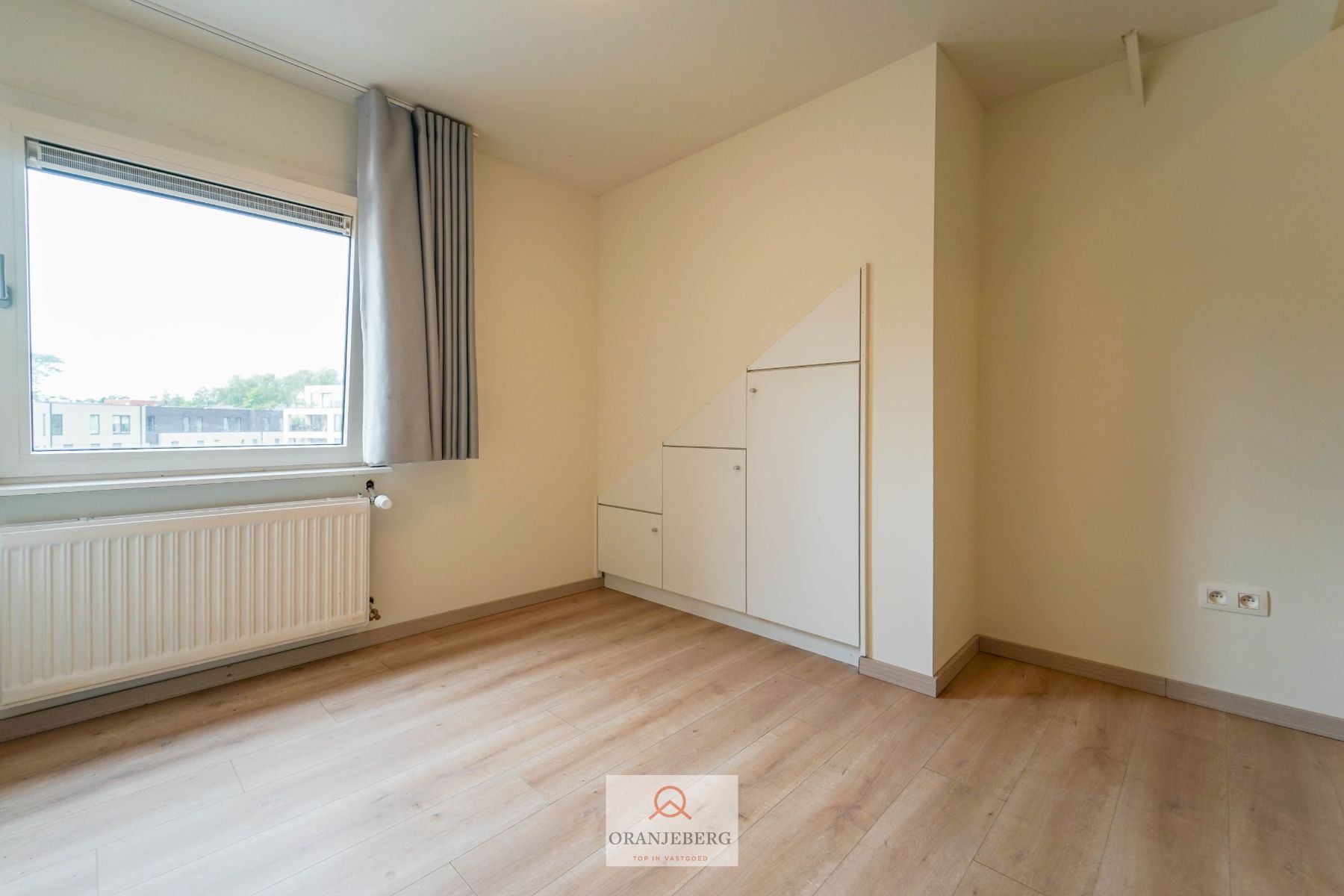 Goed bereikbare rijwoning nabij UZ met 6 slaapkamers te huur foto 20
