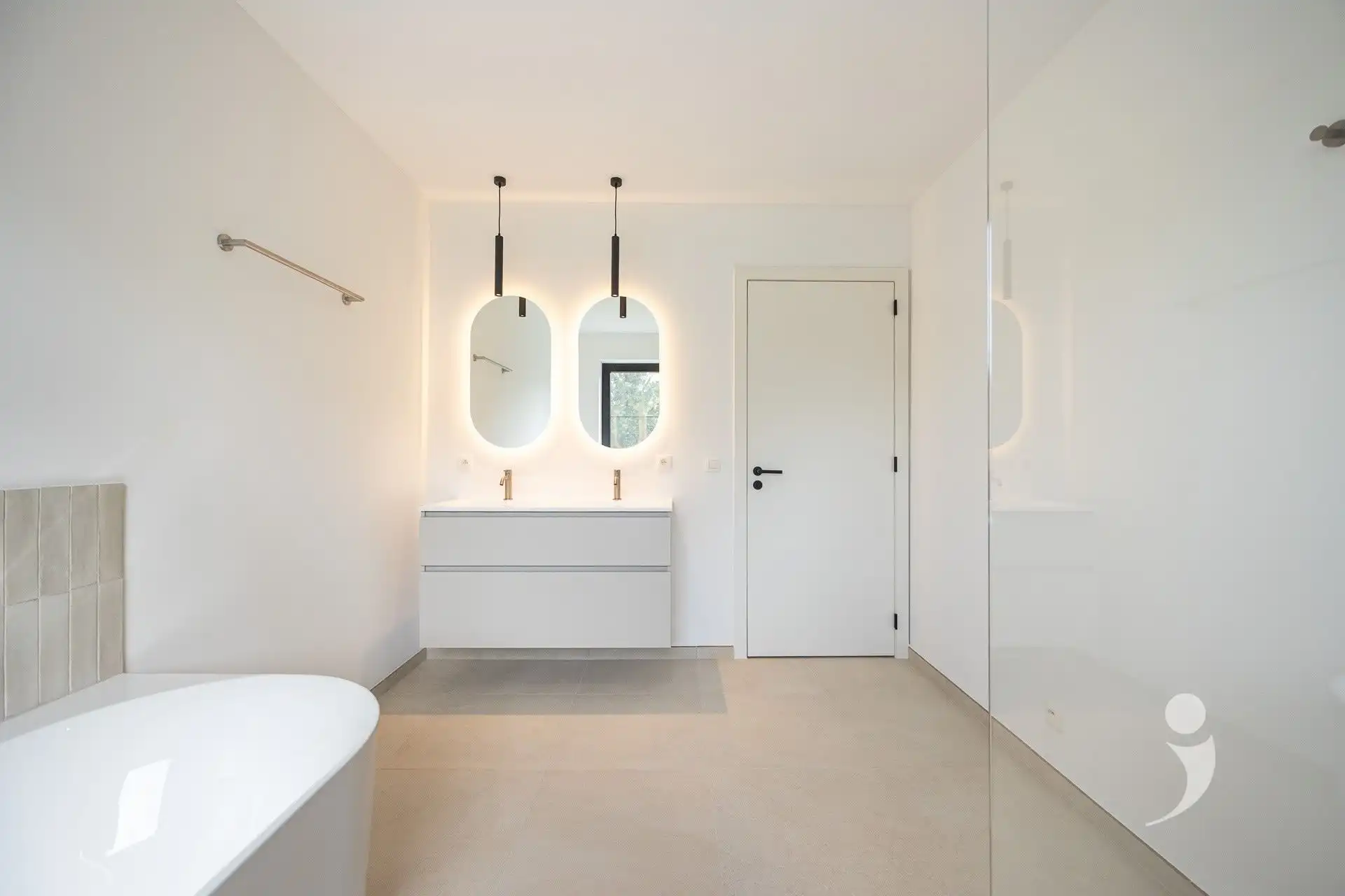 Ruime nieuwbouwwoning met prachtige tuin! foto 21