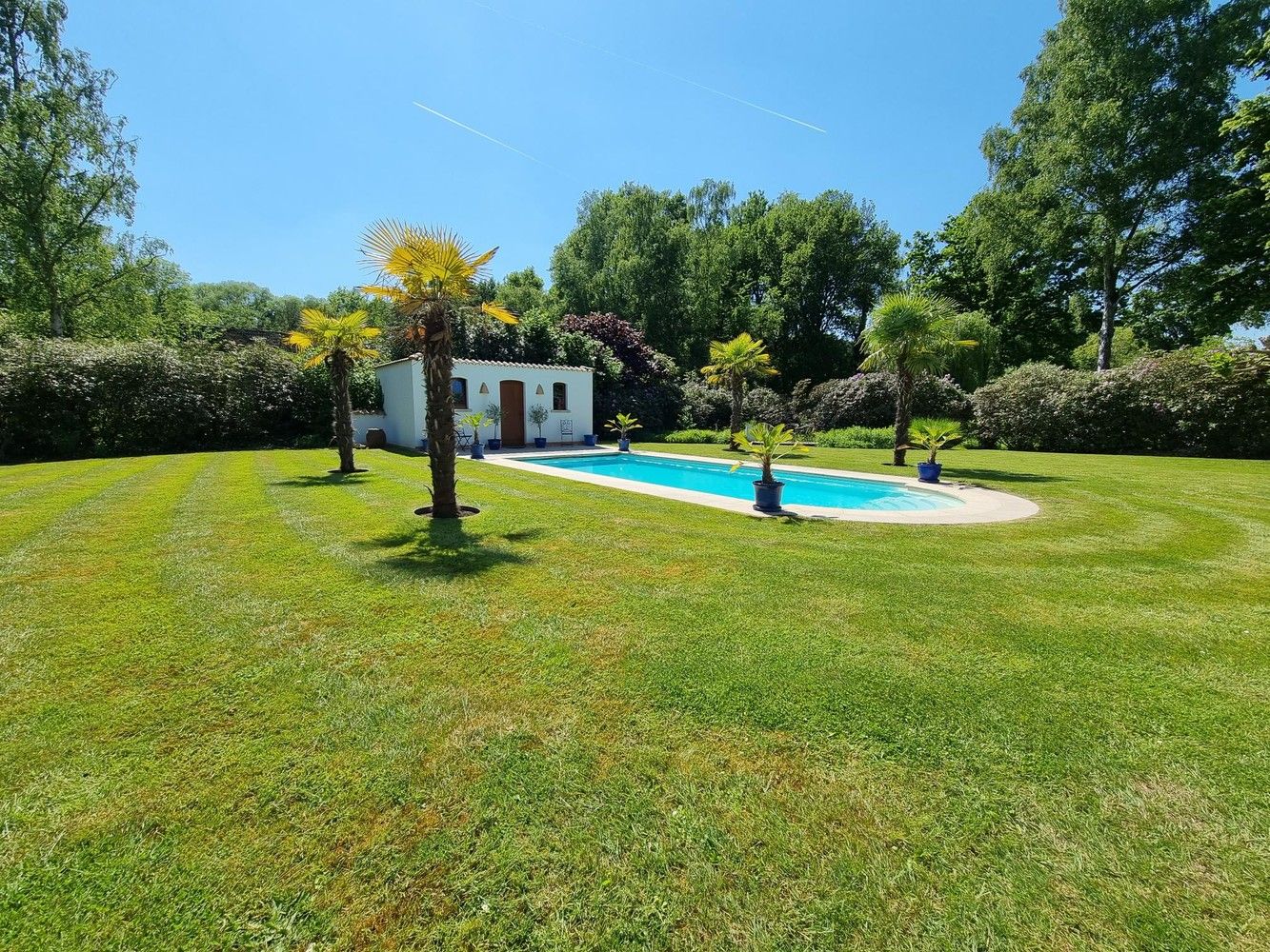 Spaanse villa, zeer rustig gelegen en gekaderd in een mooi verzorgde tuin voorzien van zwembad foto 25