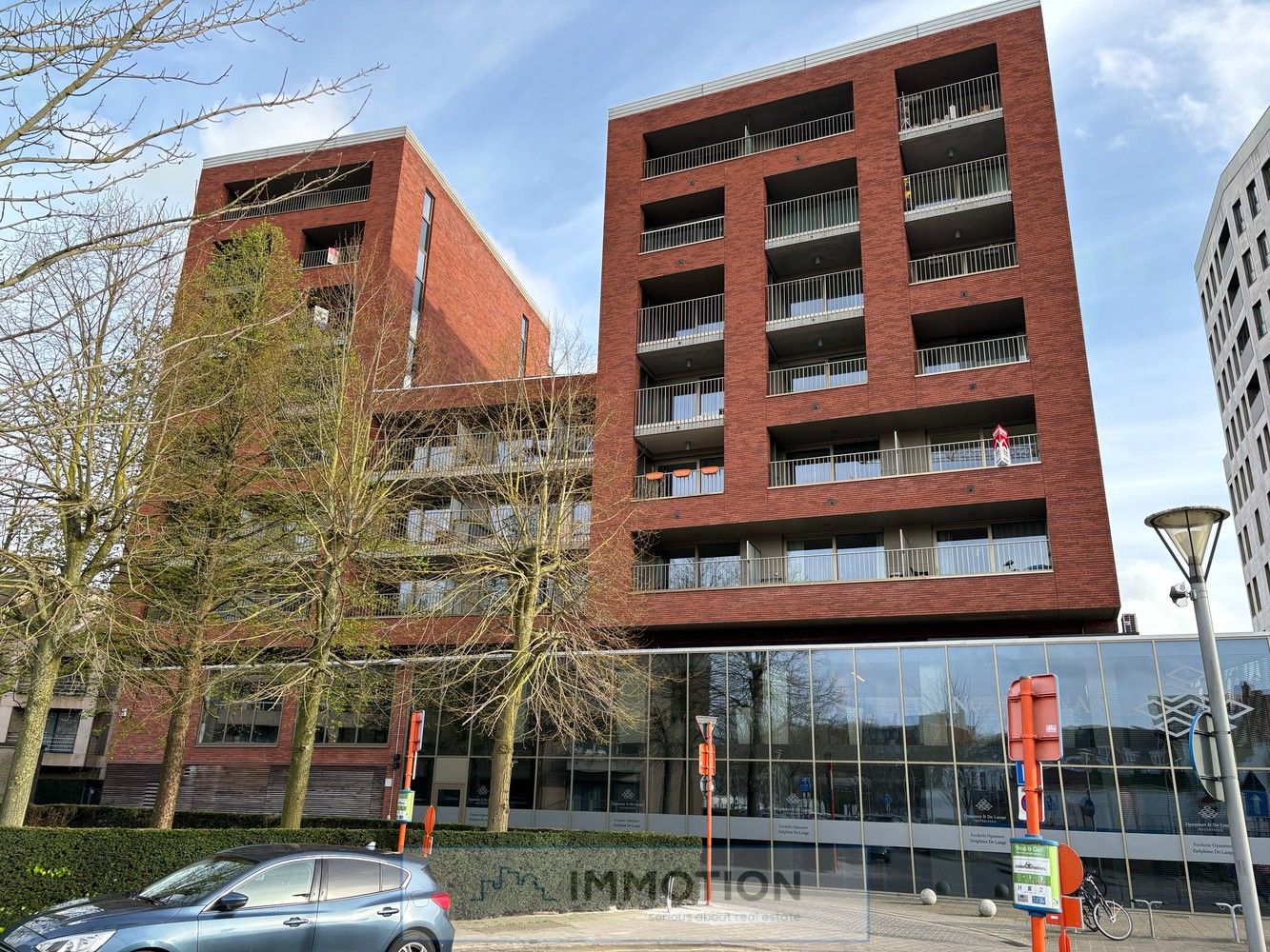 Appartement met 2 slaapkamers en terras - centrum Kortrijk foto {{pictureIndex}}