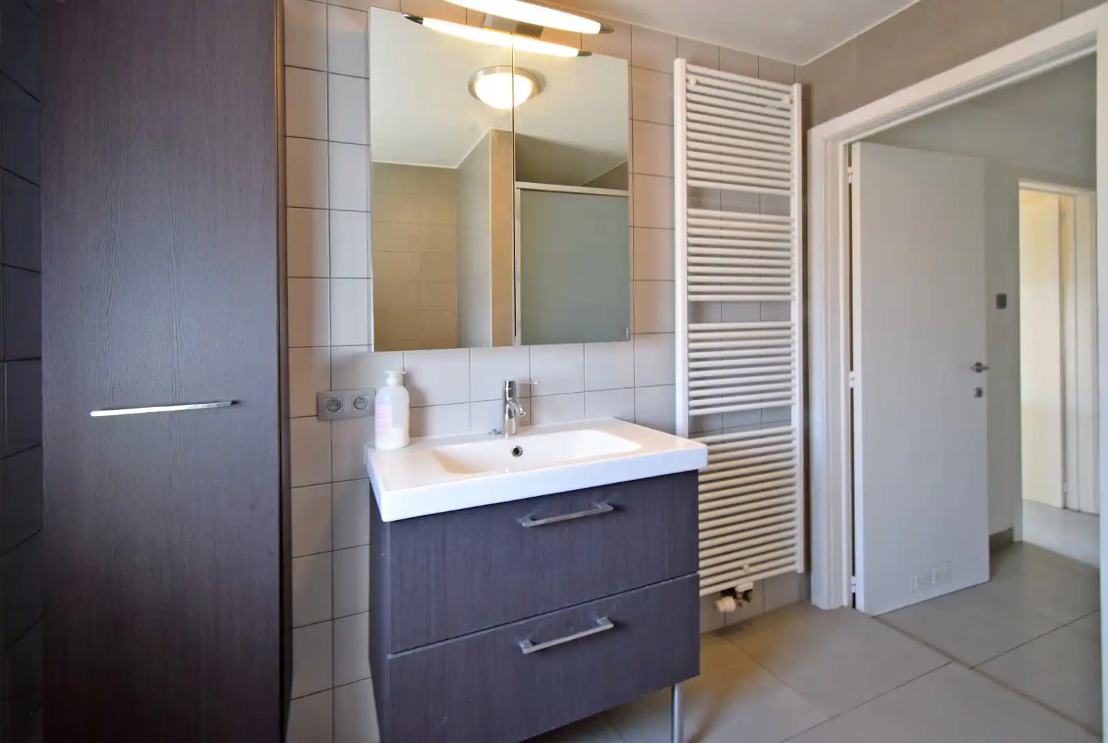 TWEE SLAAPKAMER APPARTEMENT MET GARAGE EN AUTOSTAANPLAATS CENTRUM RUMBEKE foto 6