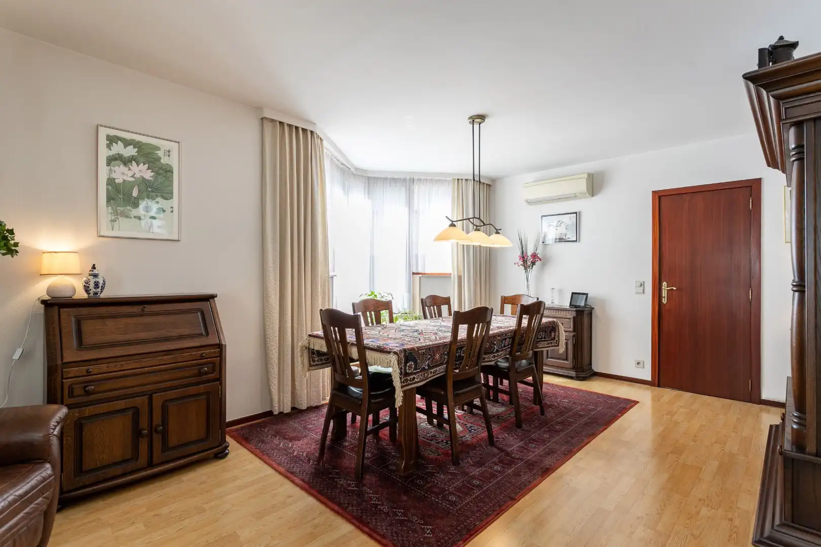 Ruim 3-slaapkamerappartement (EPC C) met terras en uniek zicht op de basiliek in hartje Halle foto 8