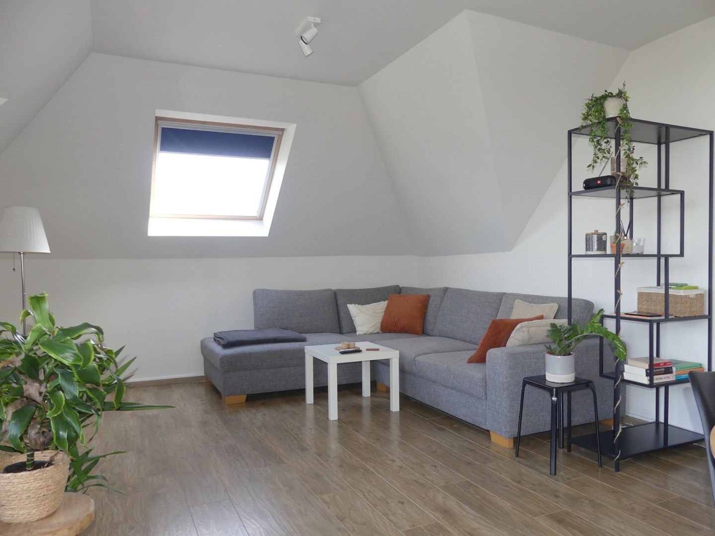 Ruim dakappartement met 2 slaapkamers en garage foto 4