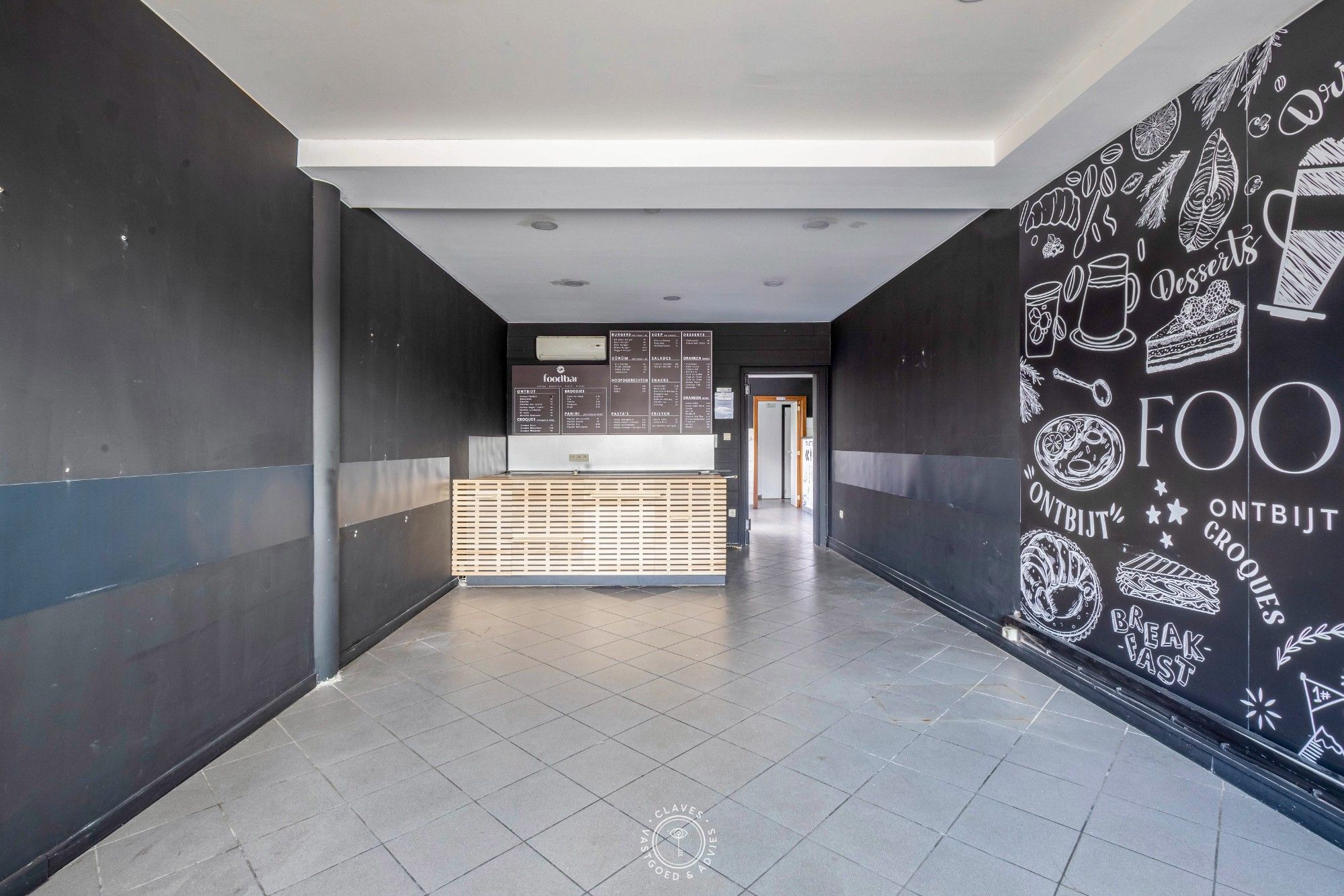 Centraal gelegen handelspand foto 2