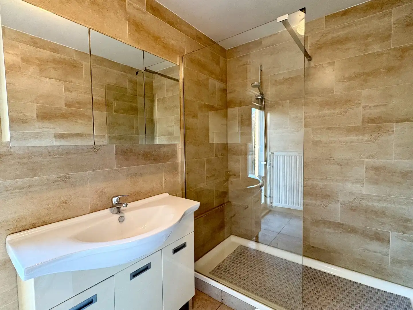 Grote hoekwoning te koop in de Bosmolens te Izegem met 3 slaapkamers, ruime tuin en een zolder met veel mogelijkheden. foto 12