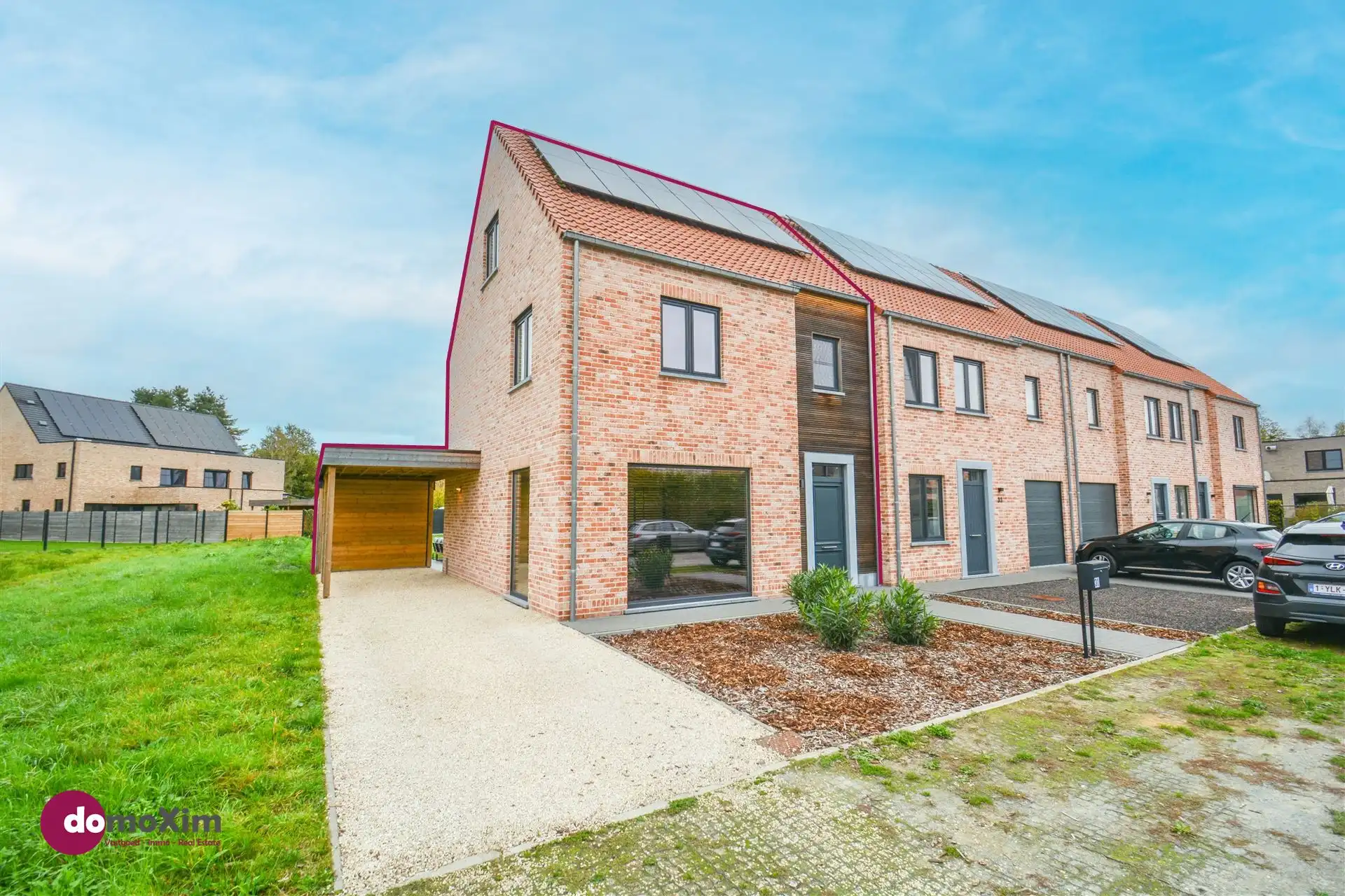 Bijna-nieuwbouwwoning met topafwerking – aankoop onder registratierechten foto {{pictureIndex}}