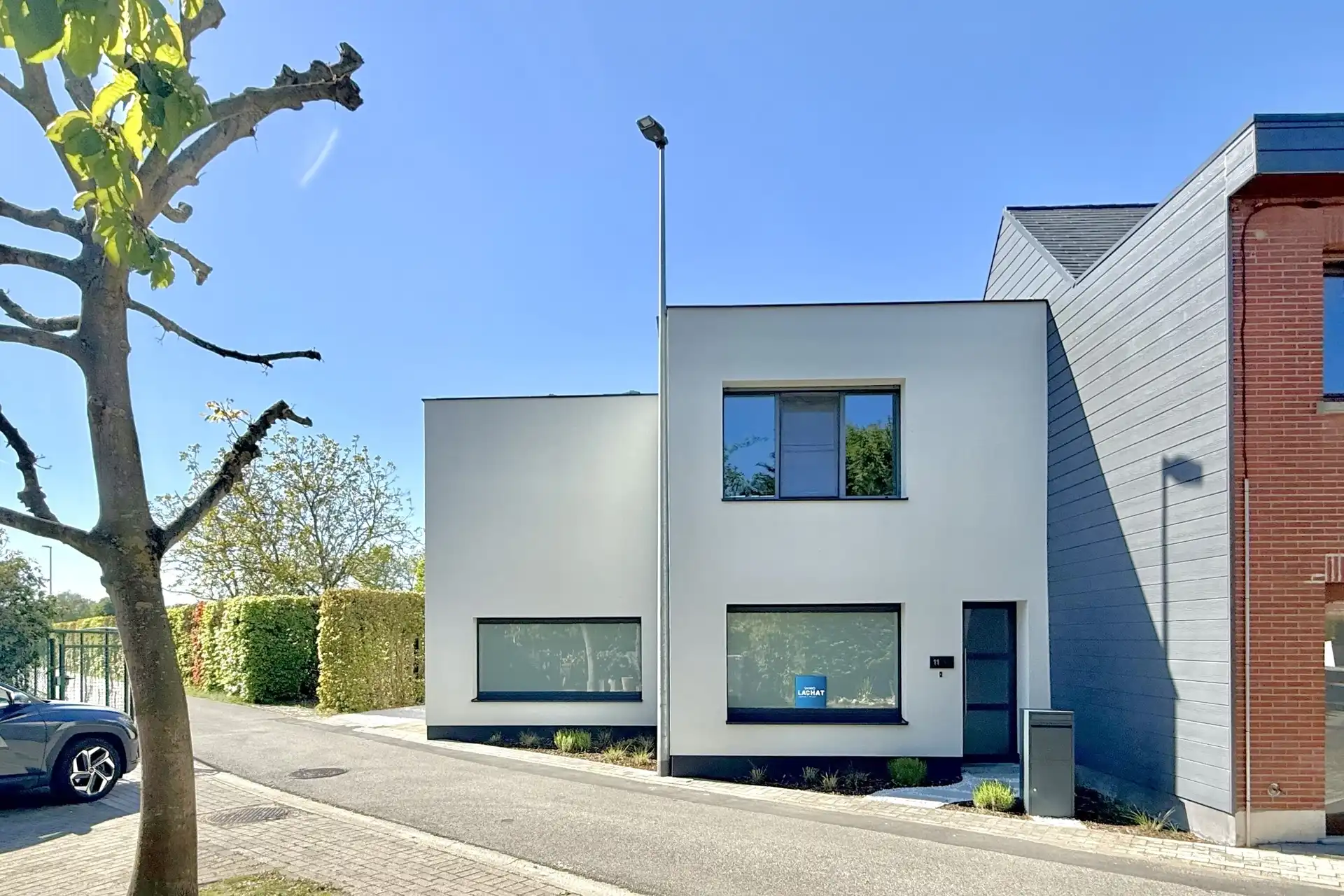 Instapklare gerenoveerde woning met 4 slpks. en aparte garage in doodlopende straat foto {{pictureIndex}}