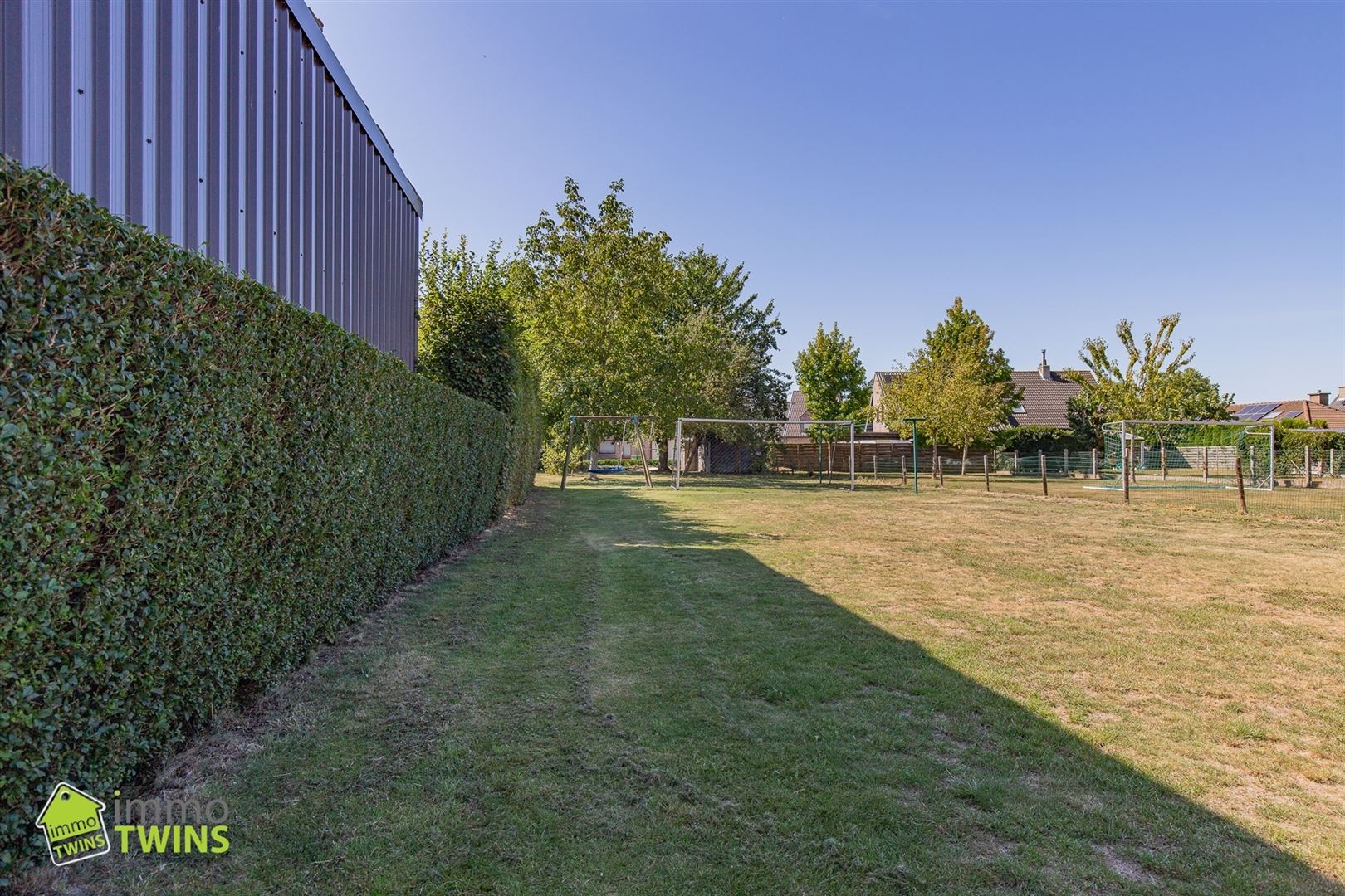 Instapklare halfopen bebouwing op royaal perceel van 13a 12ca met diepe tuin en zonnepanelen foto 15