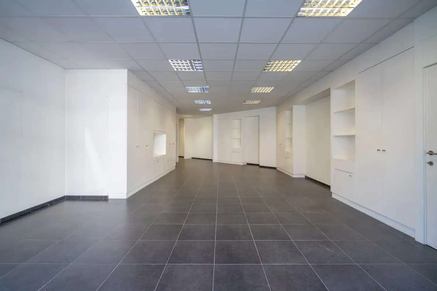 KANTOOR MET GARAGE foto 4