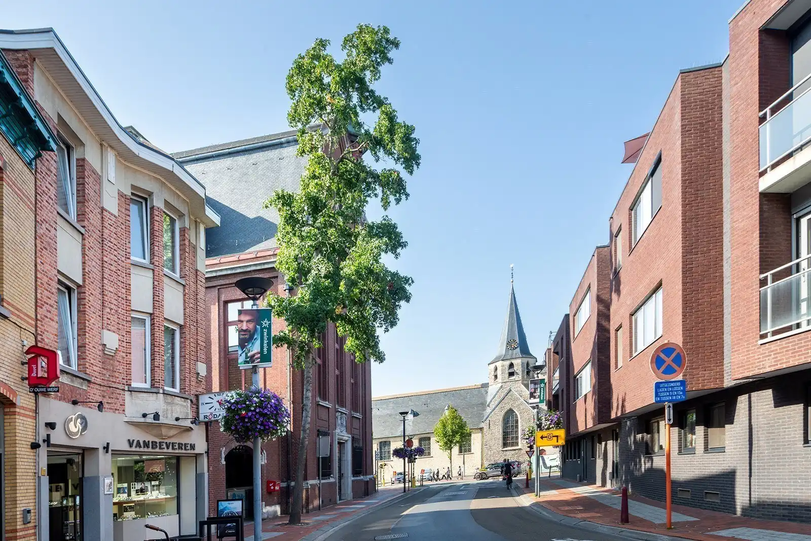 Volledig gerenoveerde, instapklare woning (196 m²) met 5 slaapkamers, moderne keuken & tuin foto 25