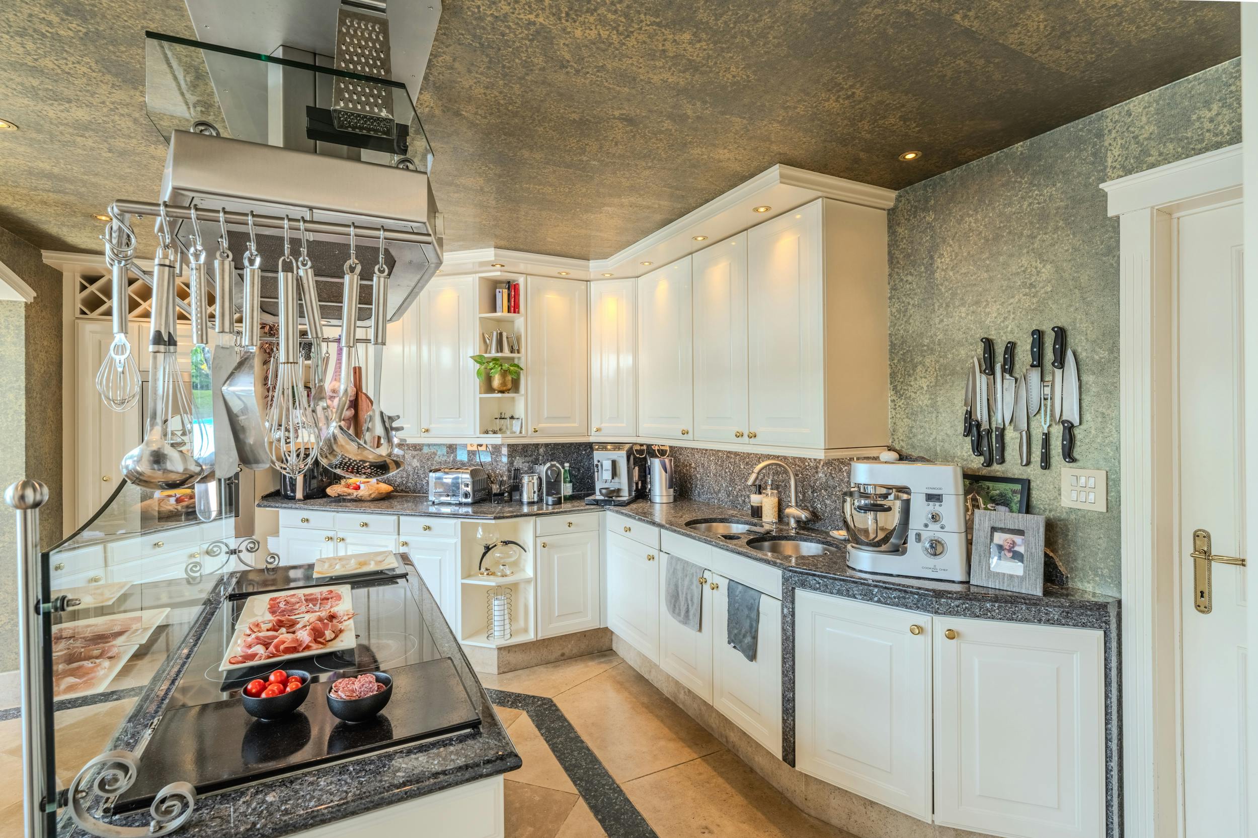 Magnifieke villa met zwembad langs de Spalaan te Oostende foto 9