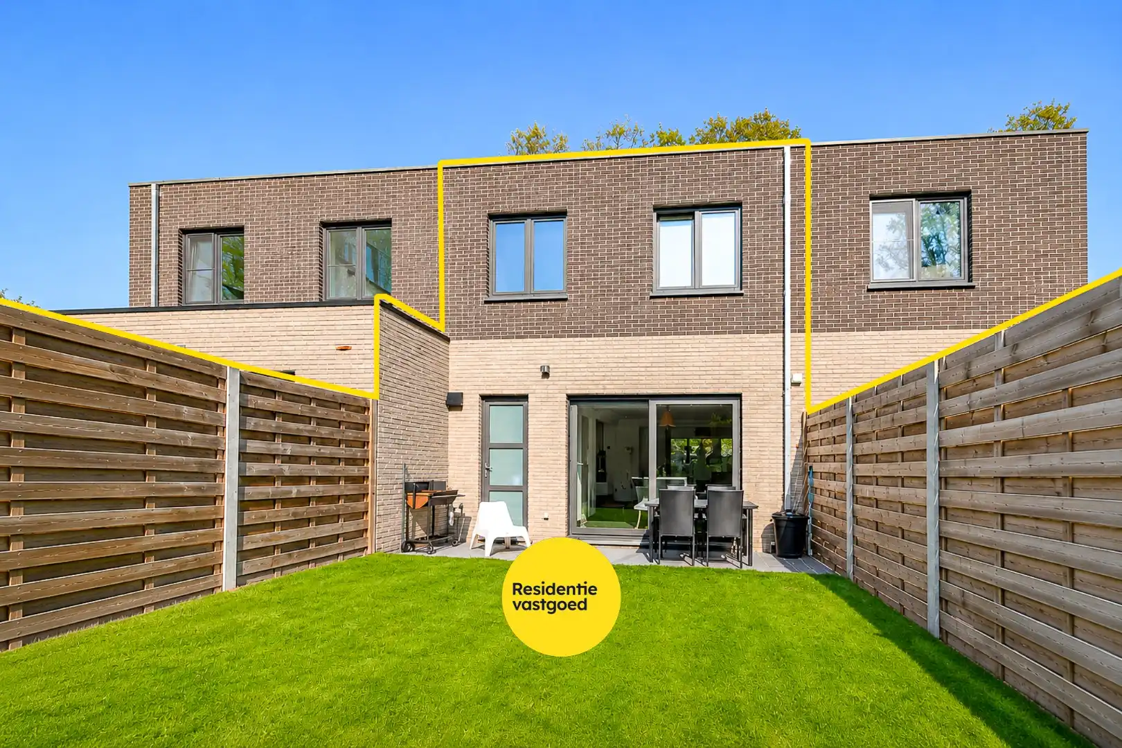 Instapklare woning met 3 slaapkamers en zonnige achtertuin in centrum van Gistel foto {{pictureIndex}}