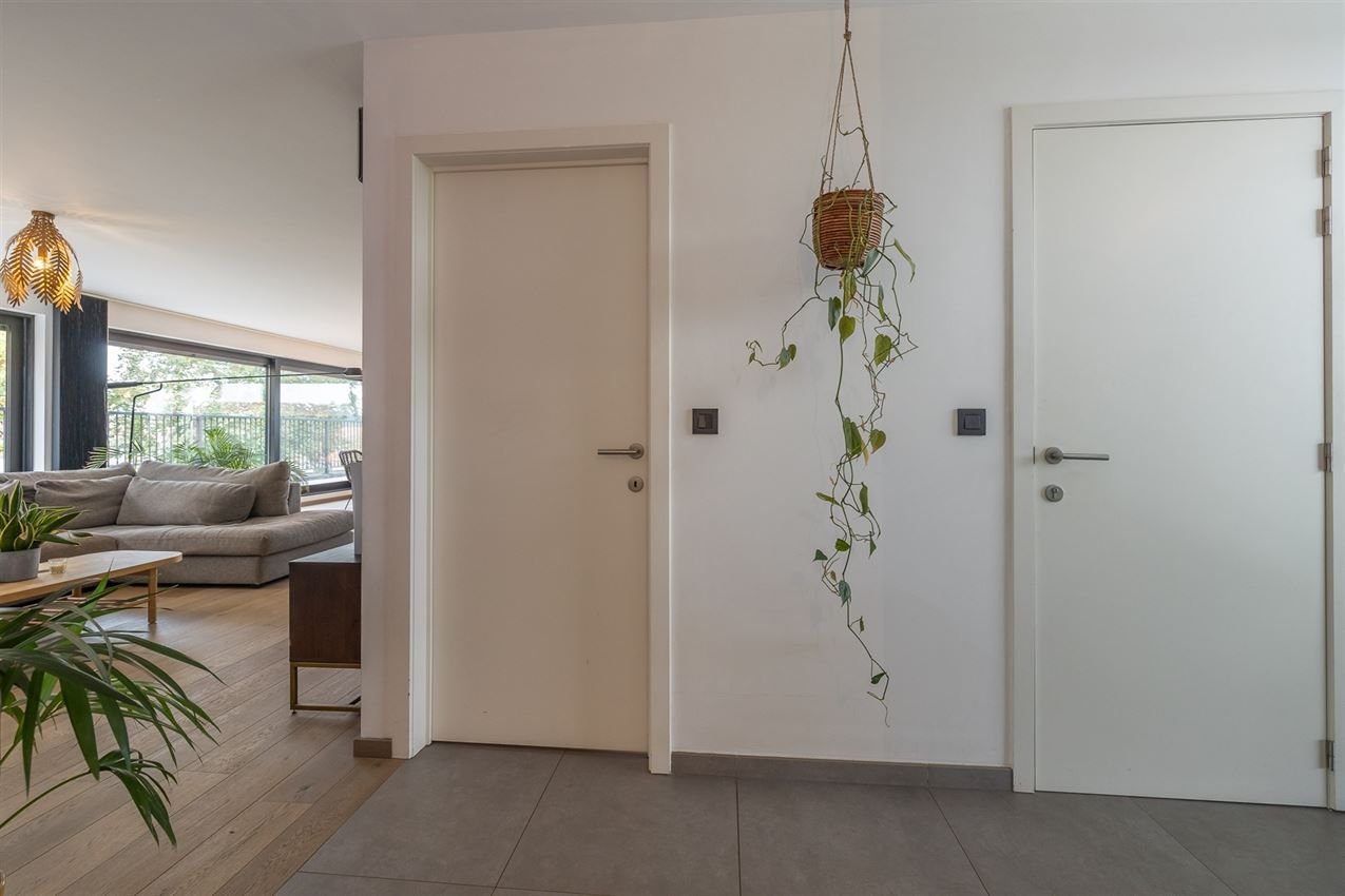 Penthouse met 3 slpk., riant terras, autostaanplaats en kelderberging foto 12