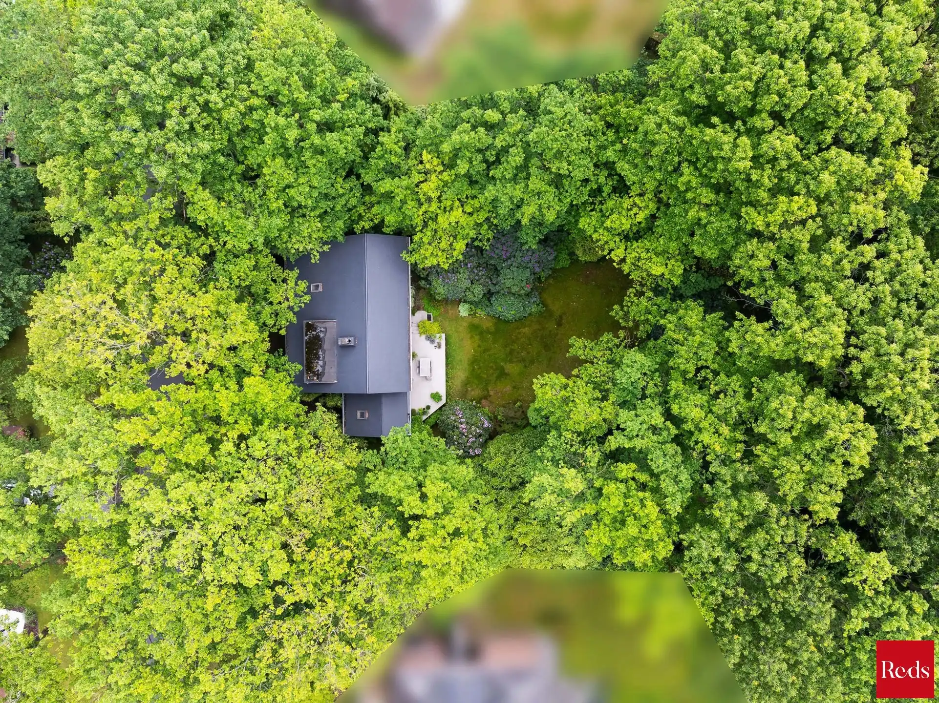 Architecturale woning in het groen met veel licht foto 2