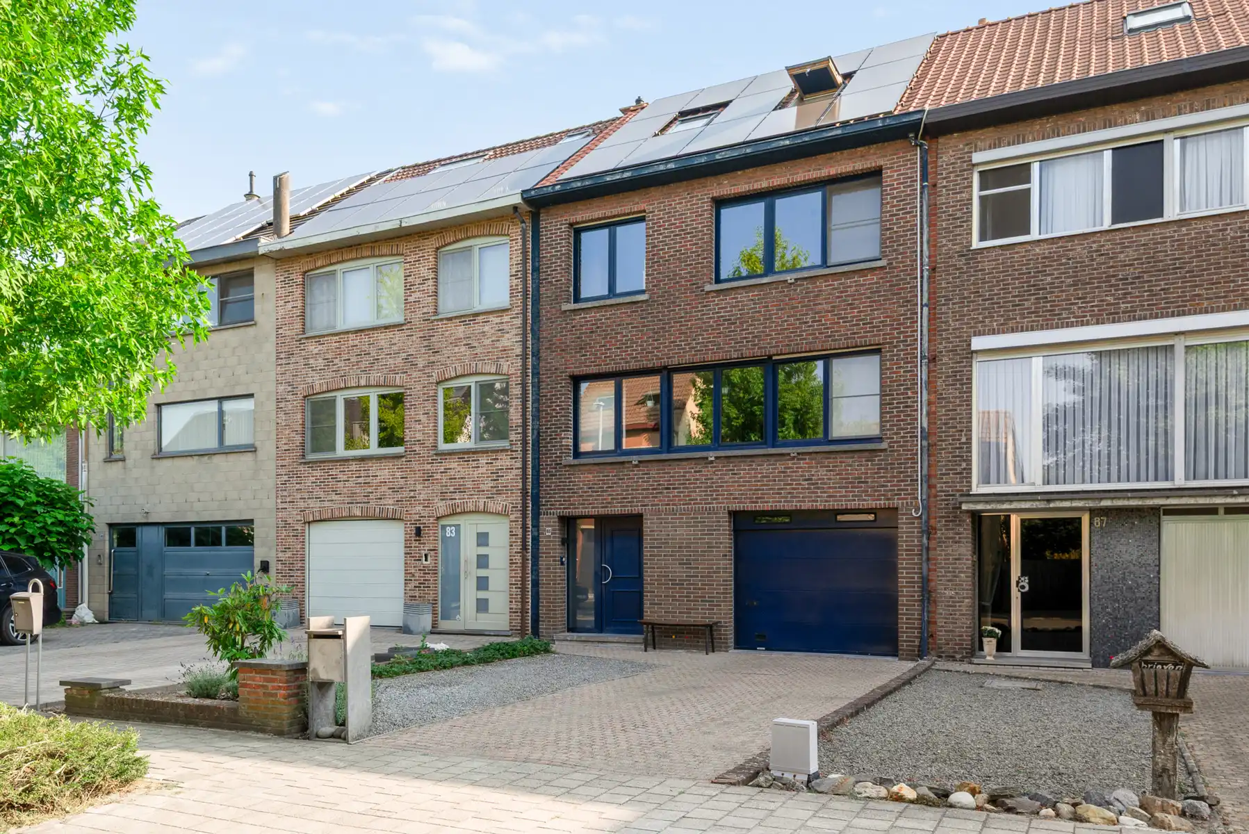 Ruime instapklare beletagewoning met bijna 250 m² bewoonbare oppervlakte, rustgevende tuin én dakterras foto {{pictureIndex}}