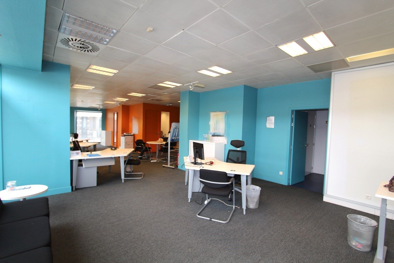 UITSTEKEND GELEGEN HANDELSPAND - MODERN INGERICHT EN INSTAPKLAAR foto 2