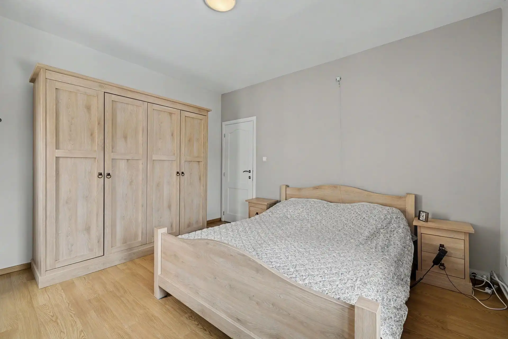 Goed gelegen halfopen bebouwing met ruime oprit, 3 slaapkamers en tuin foto 13