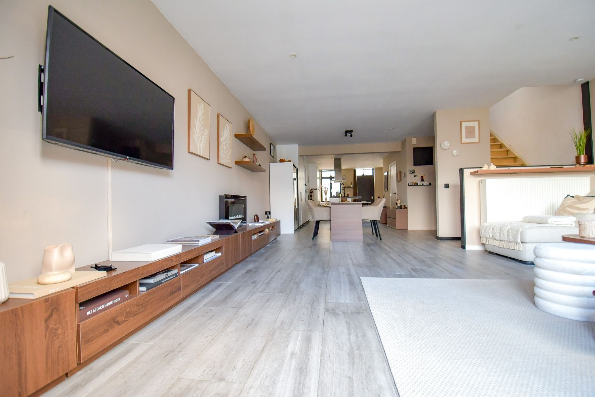 Volledig gerenoveerde woning met uitweg en tuin foto 10
