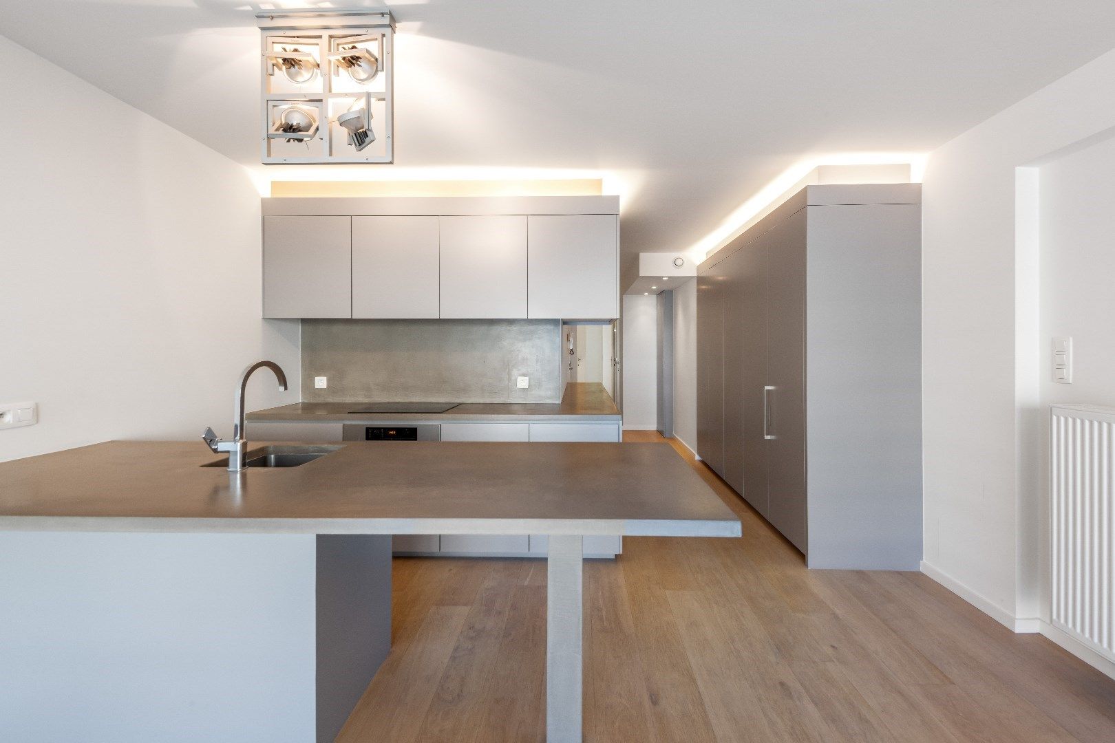 Ongemeubeld appartement met prachtig zeezicht, gelegen op het Lichttorenplein. foto 7