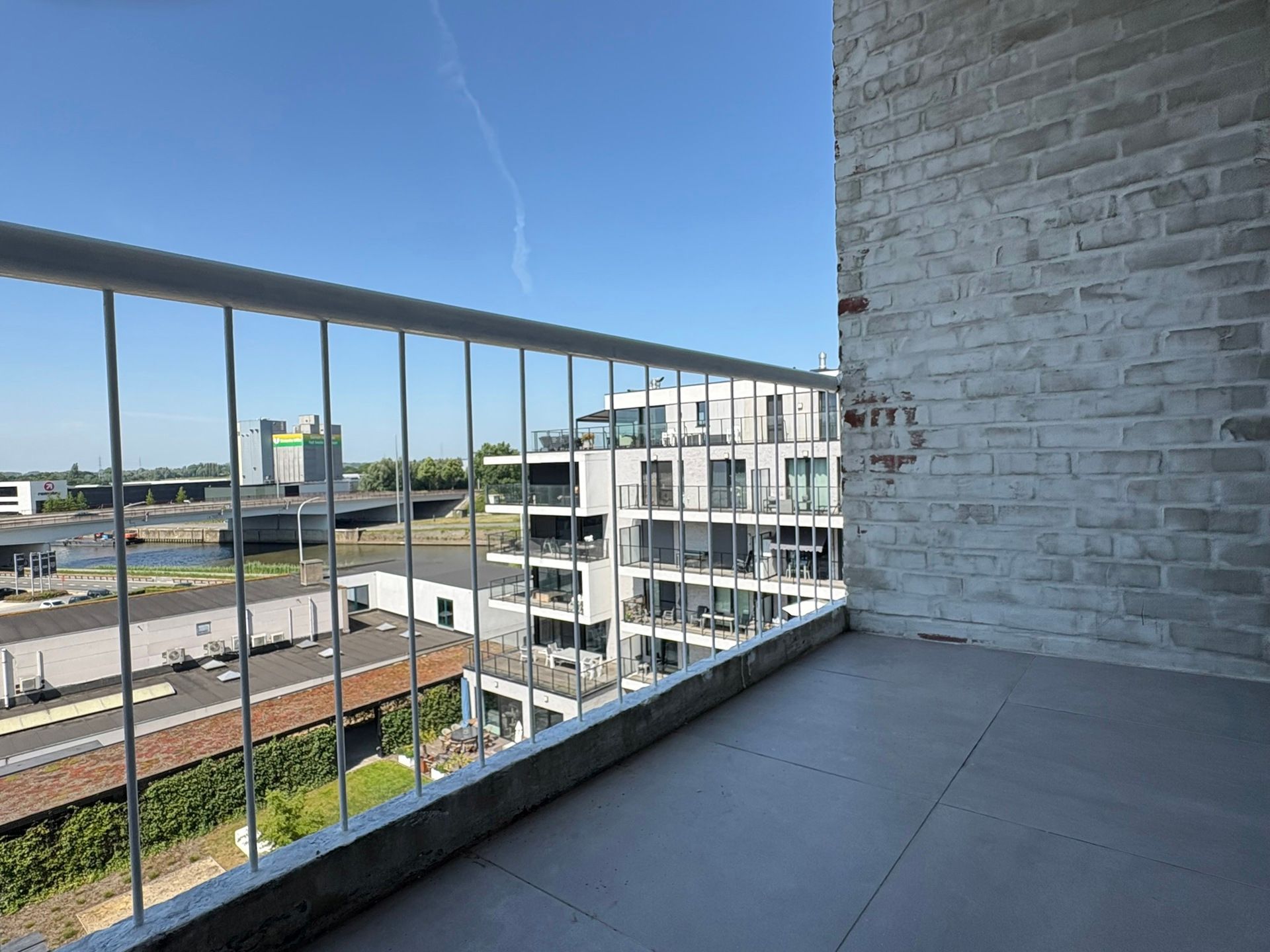 Volledig vernieuwd appartement met autostaanplaats in hartje Deinze foto 6