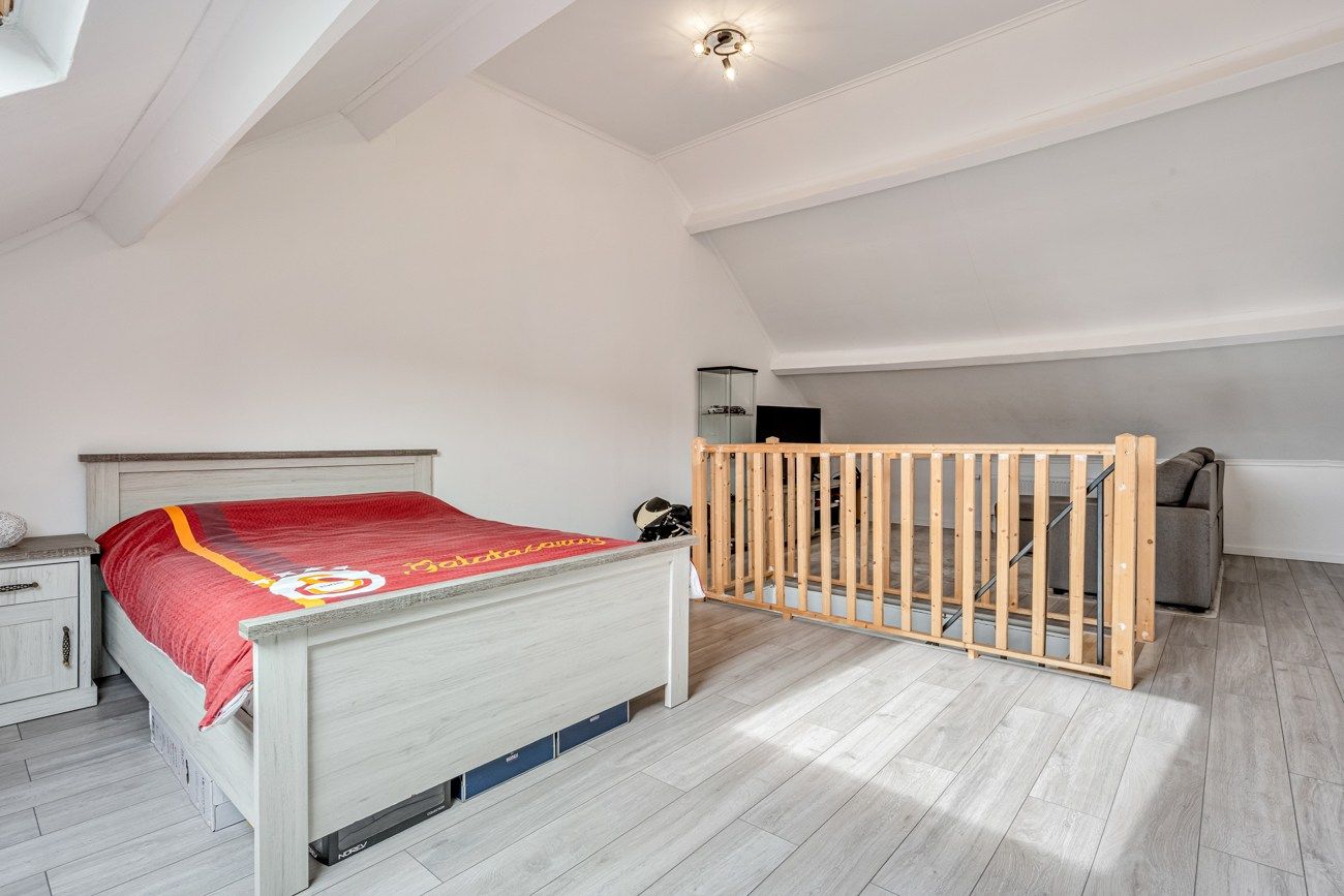 Instapklare woning op gegeerde locatie in Sint-Amandsberg foto 18