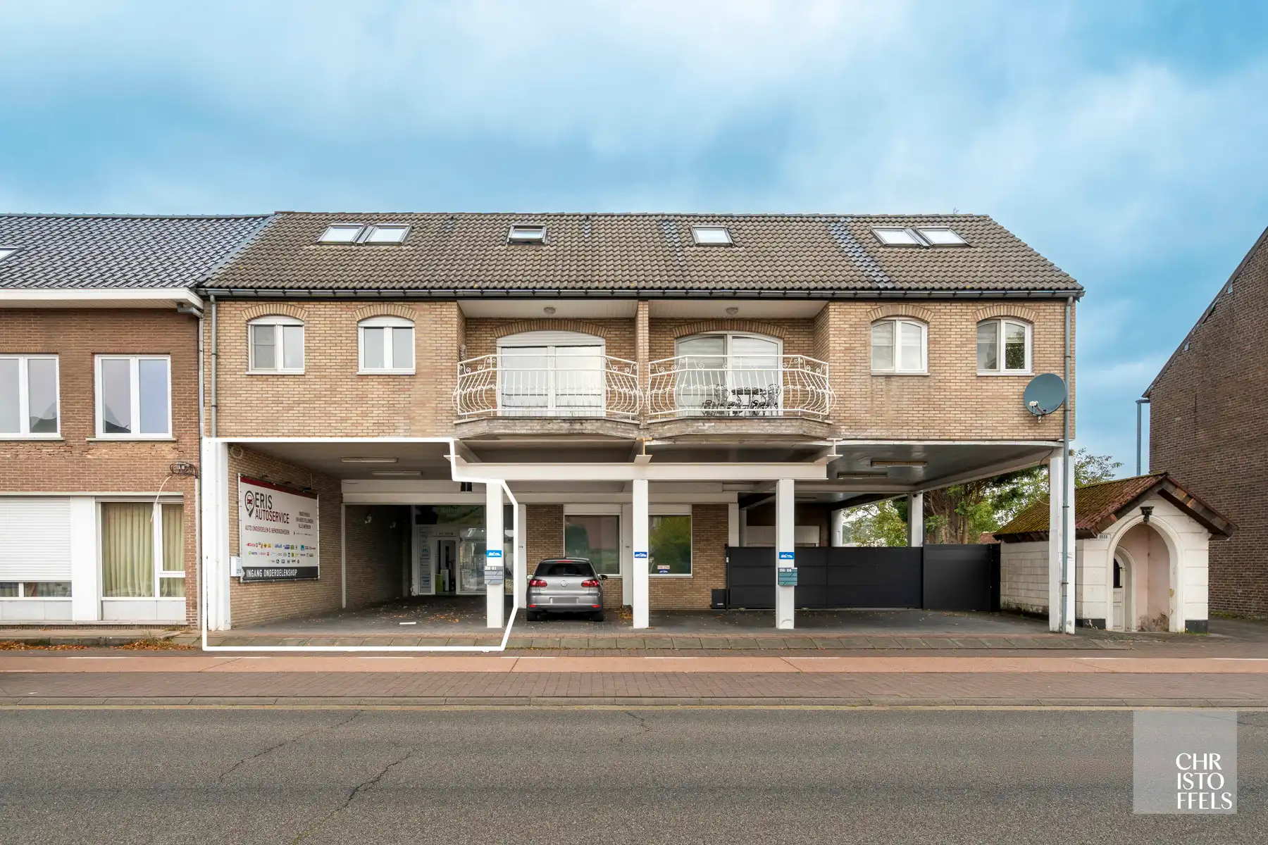 Verhuurde handelsruimte van 90m² met investeringspotentieel nabij het centrum van Maasmechelen! foto {{pictureIndex}}