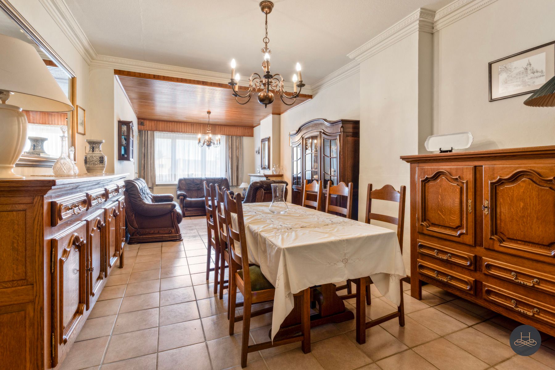 Karaktervolle en ruime halfopen woning met leuke tuin foto 8