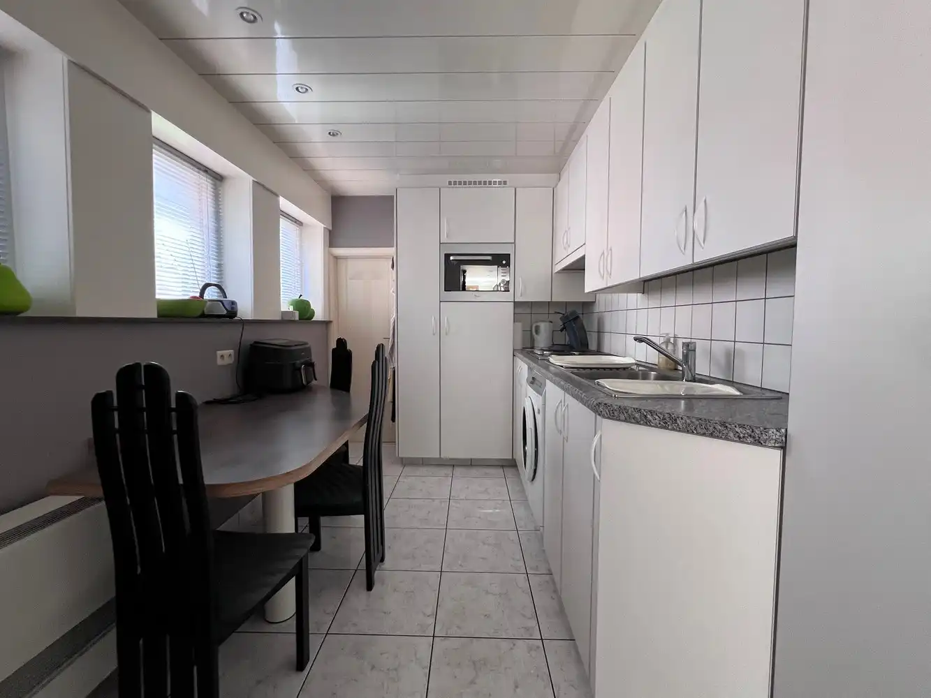 Instapklare woning met 4 slaapkamers, loods en dubbele garage foto 5