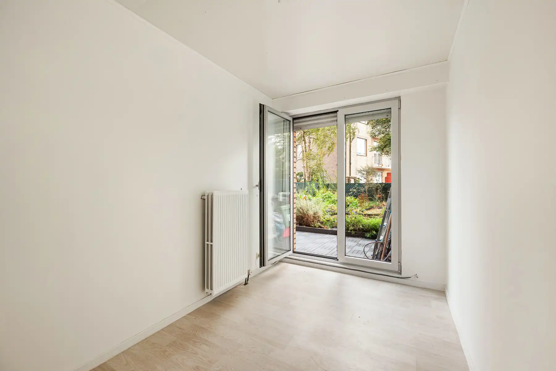 Gelijkvloersappartement met 2 slaapkamers, tuin en garagebox foto 9